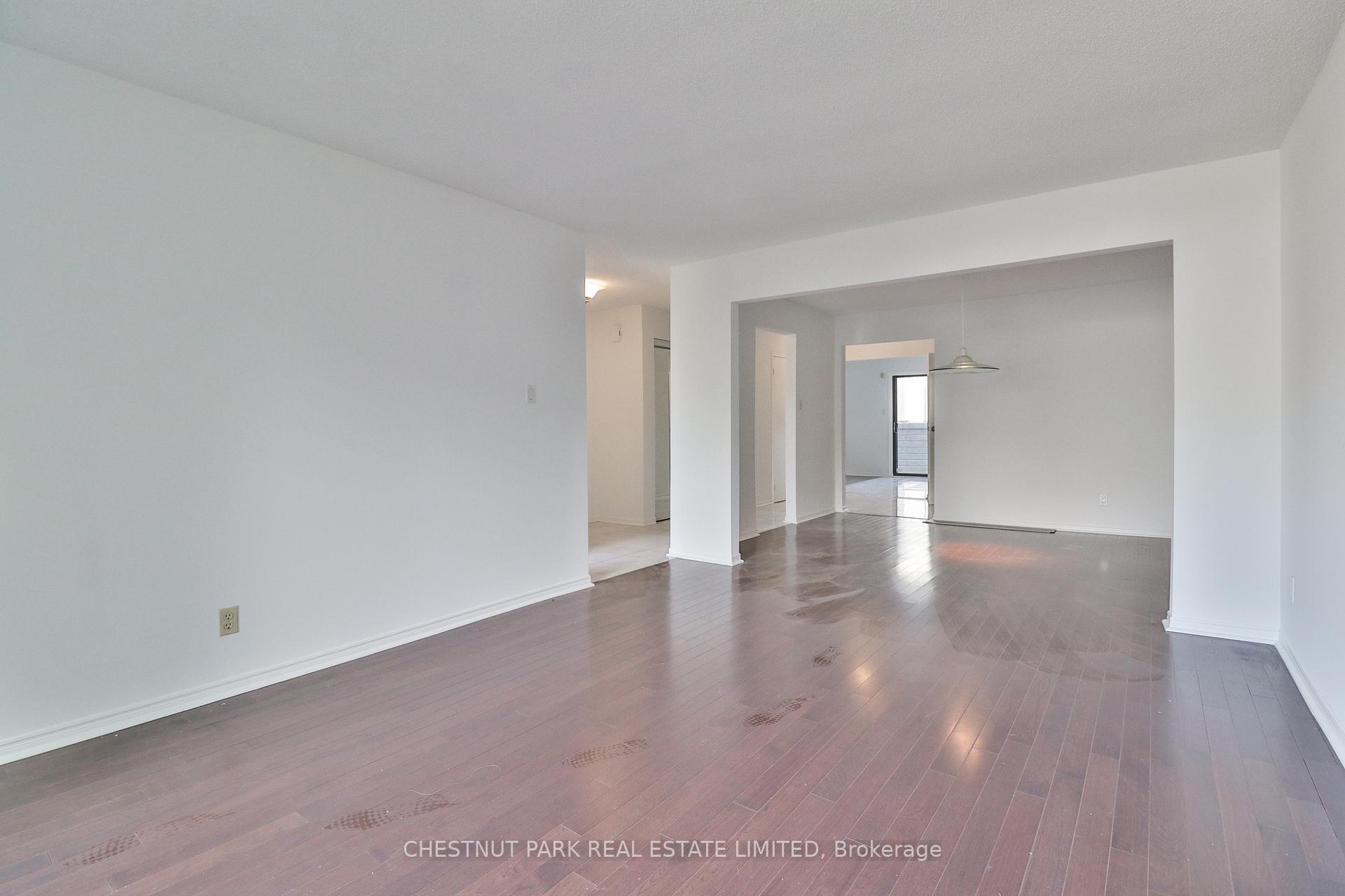 Photo 9 of 18 Dervock Crescent, North York, Bayview Village — HOMEH