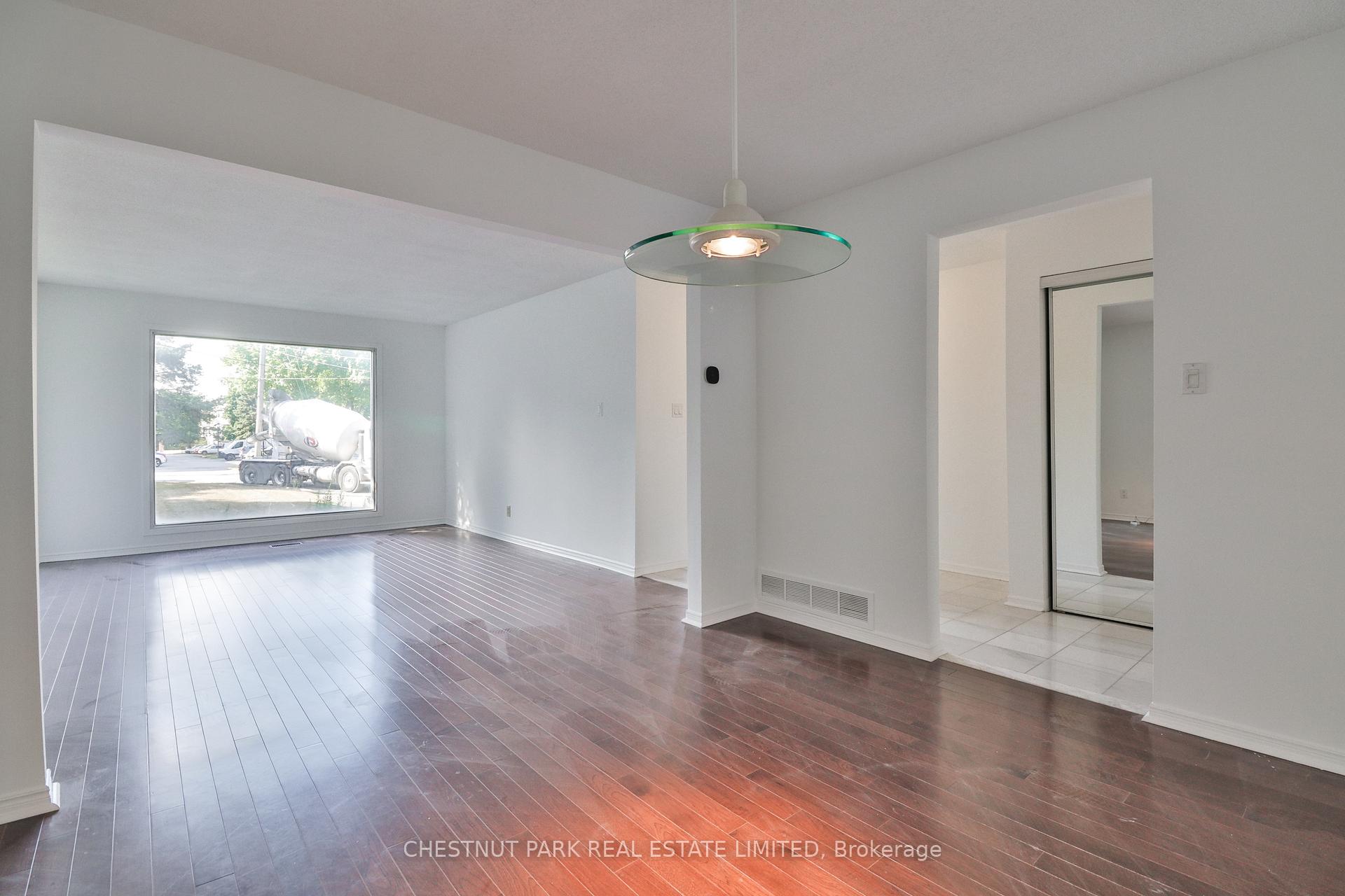 Photo 11 of 18 Dervock Crescent, North York, Bayview Village — HOMEH