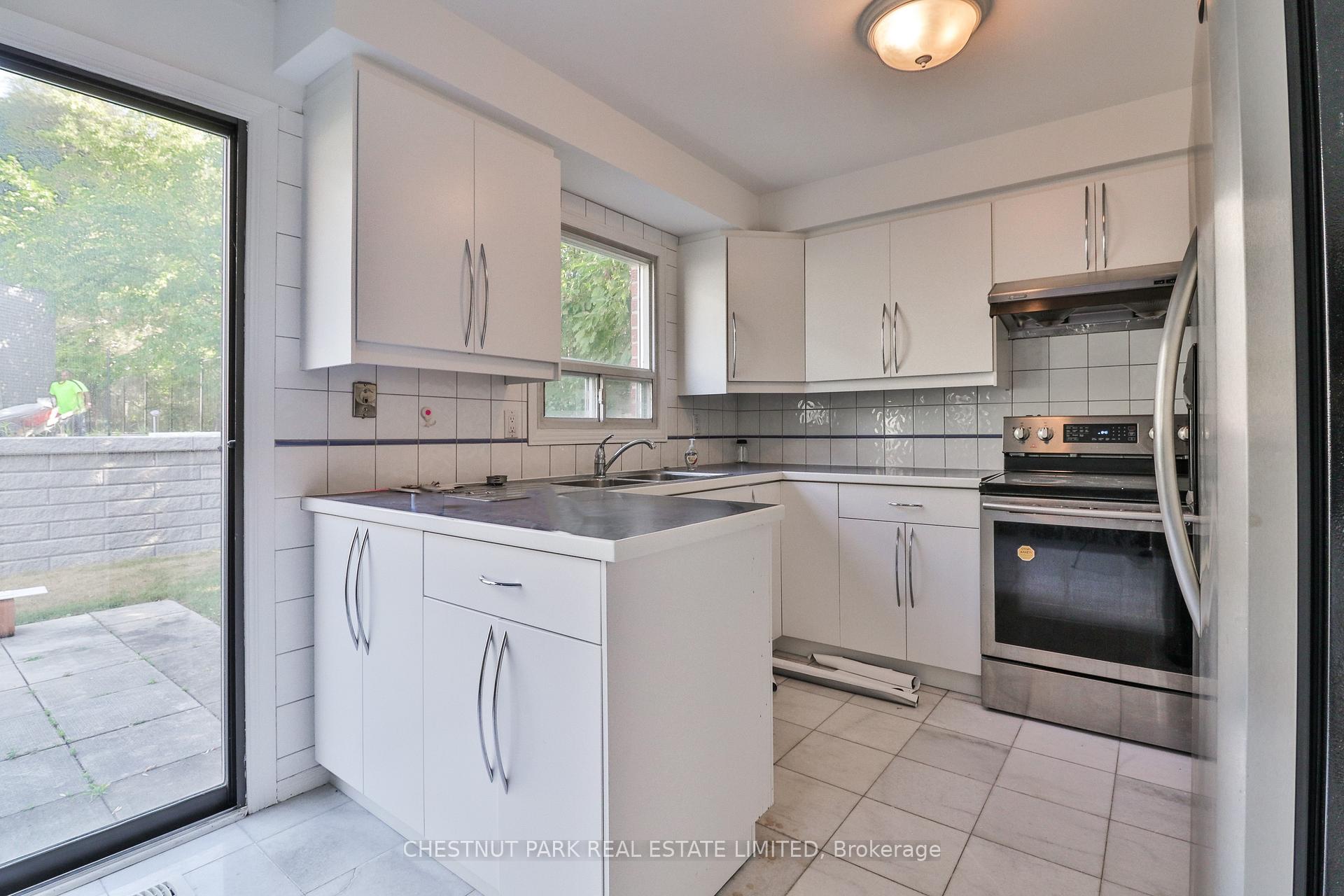 Photo 14 of 18 Dervock Crescent, North York, Bayview Village — HOMEH