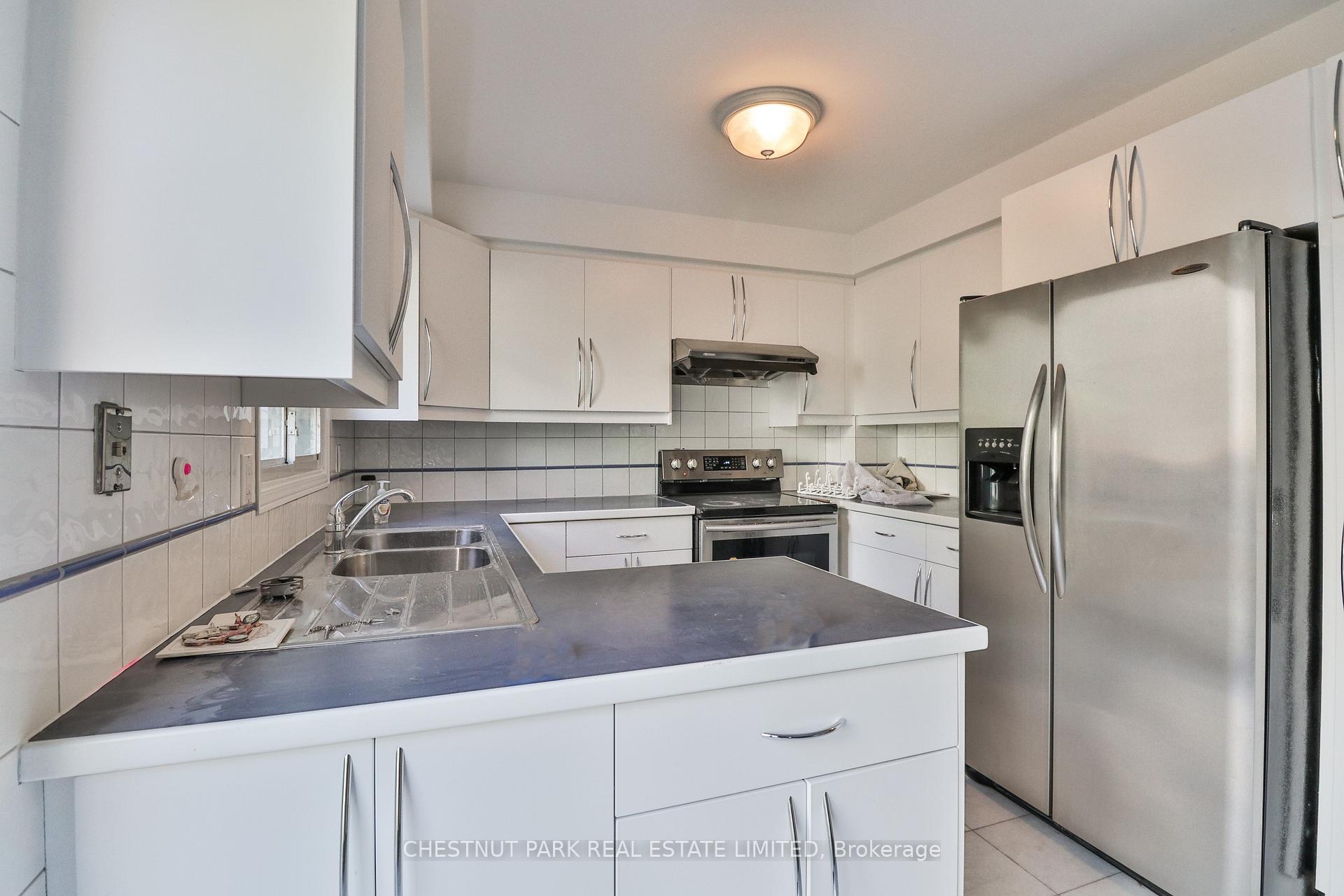 Photo 15 of 18 Dervock Crescent, North York, Bayview Village — HOMEH