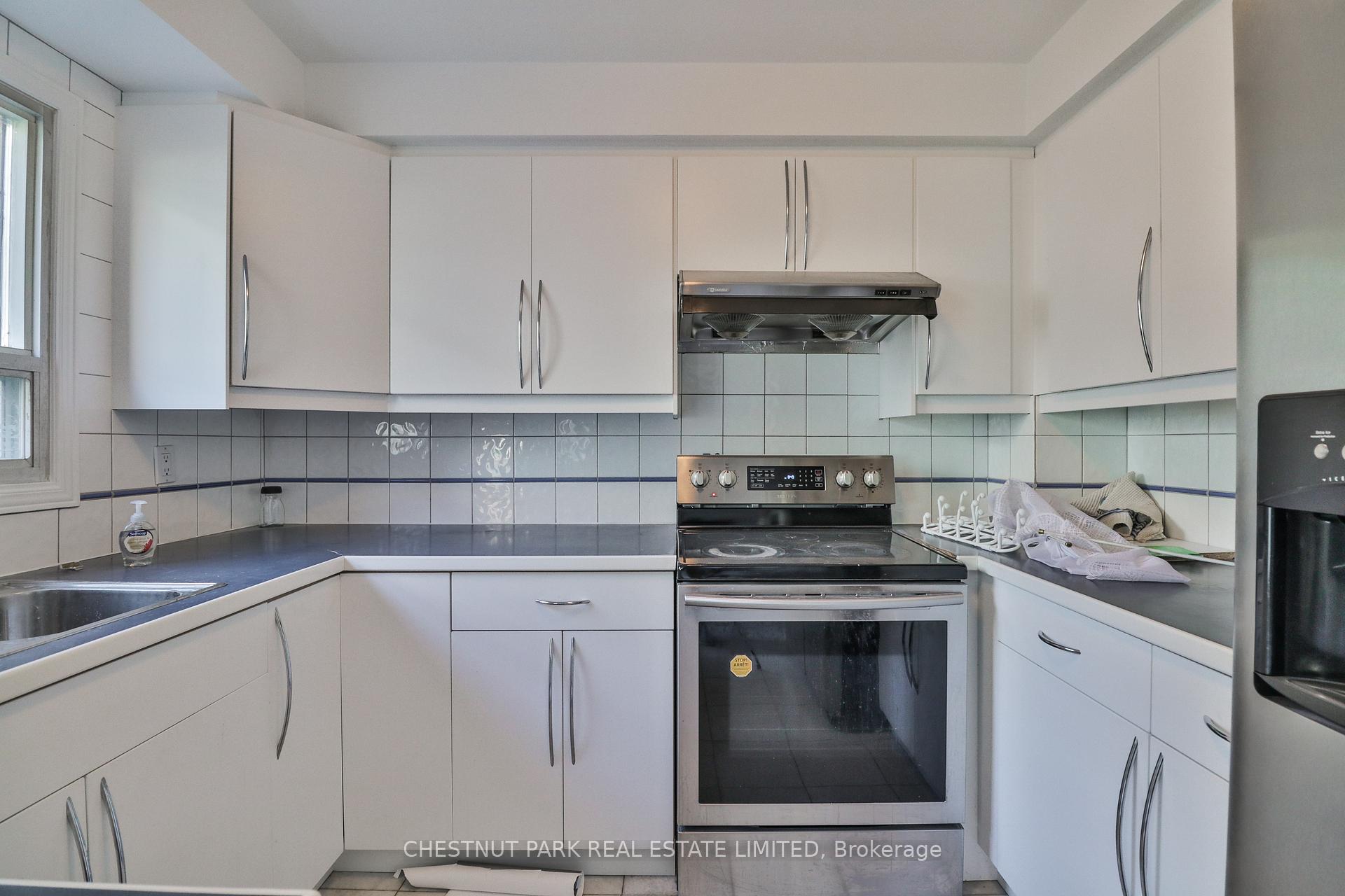 Photo 16 of 18 Dervock Crescent, North York, Bayview Village — HOMEH