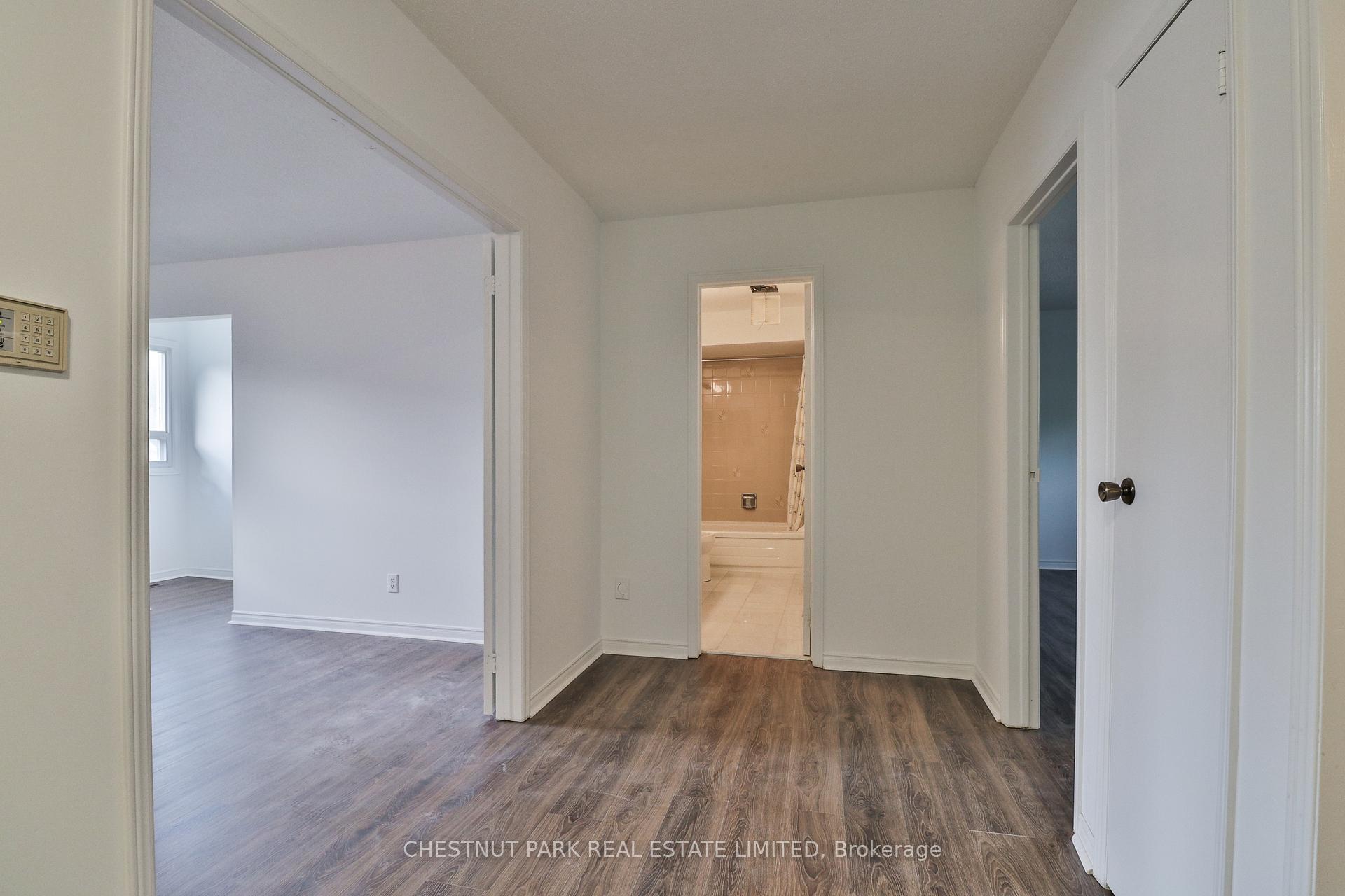 Photo 17 of 18 Dervock Crescent, North York, Bayview Village — HOMEH