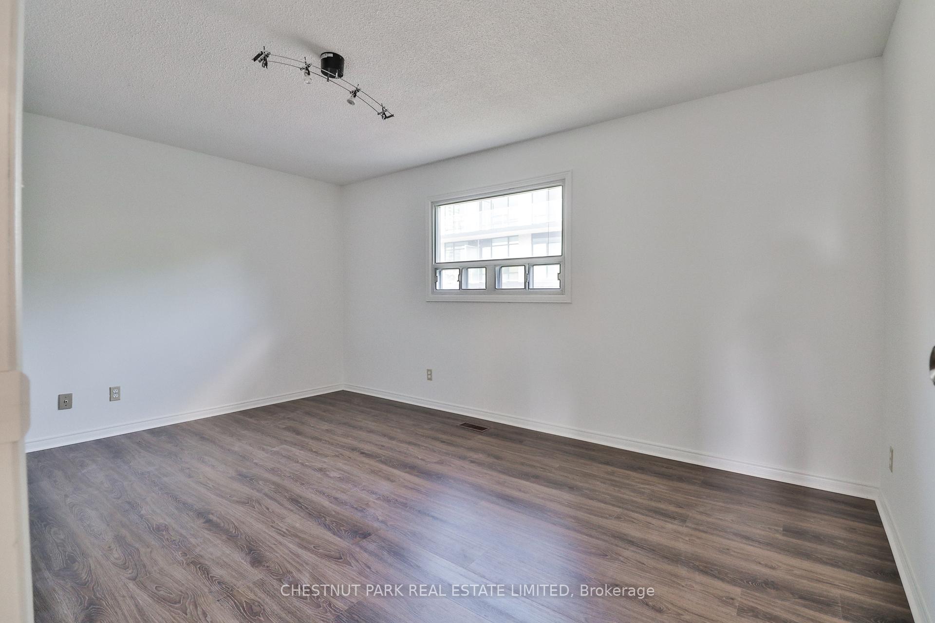 Photo 19 of 18 Dervock Crescent, North York, Bayview Village — HOMEH