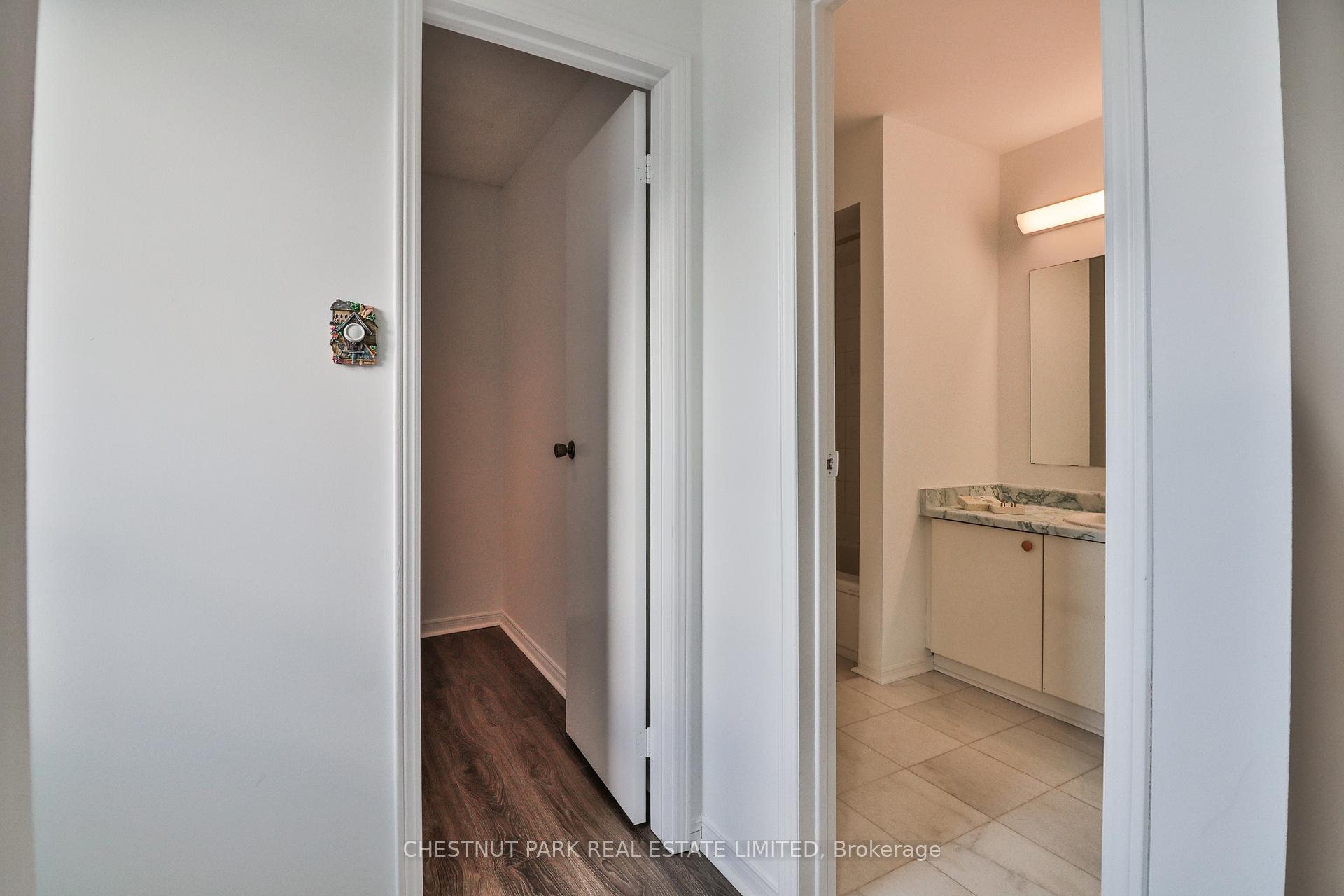 Photo 23 of 18 Dervock Crescent, North York, Bayview Village — HOMEH