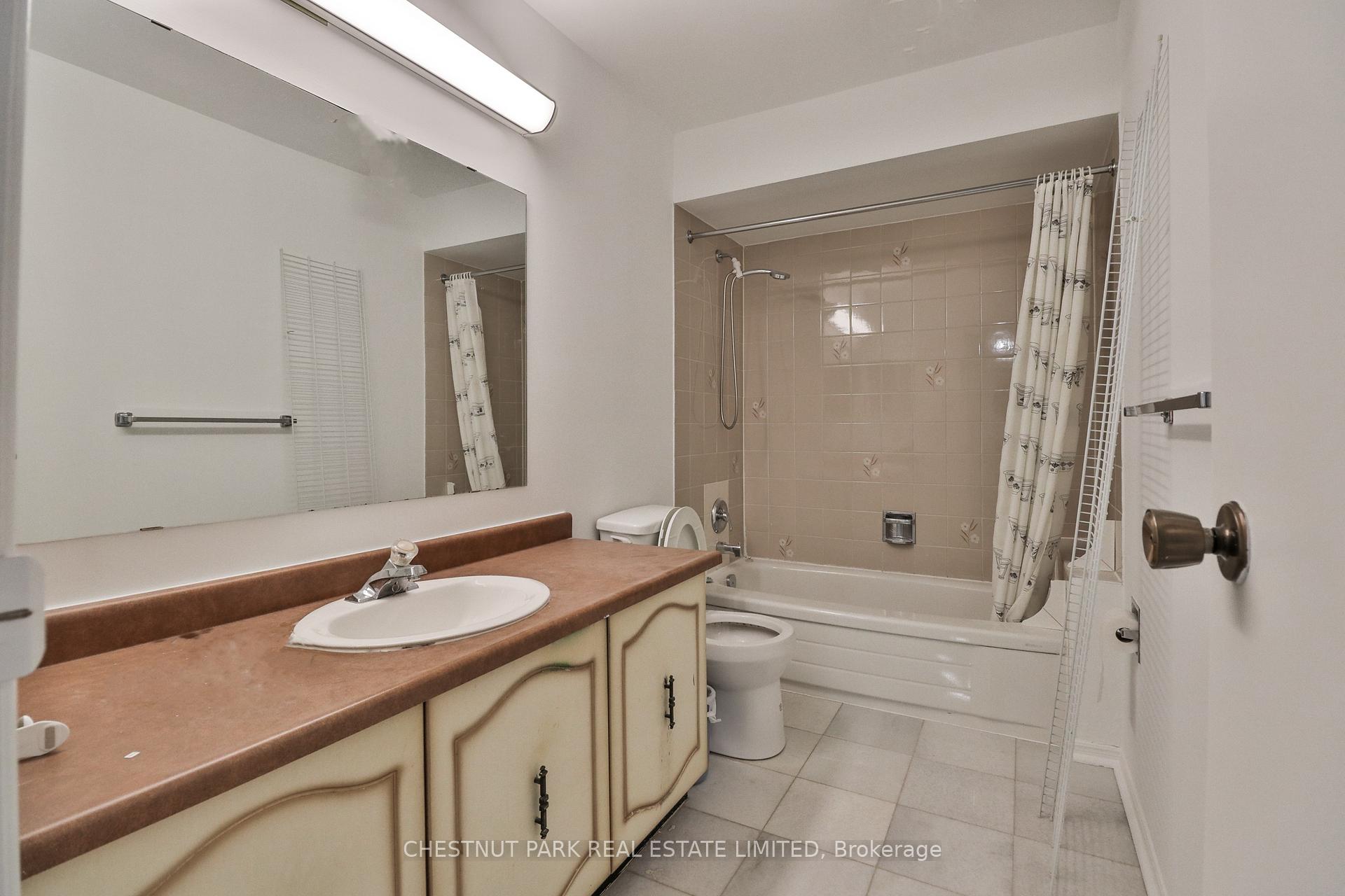 Photo 28 of 18 Dervock Crescent, North York, Bayview Village — HOMEH