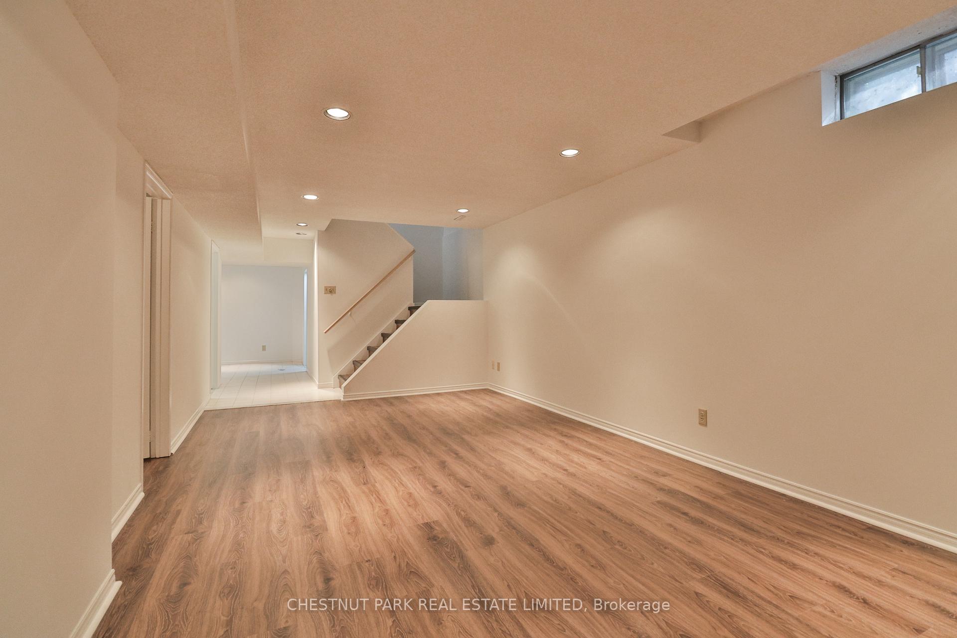 Photo 32 of 18 Dervock Crescent, North York, Bayview Village — HOMEH