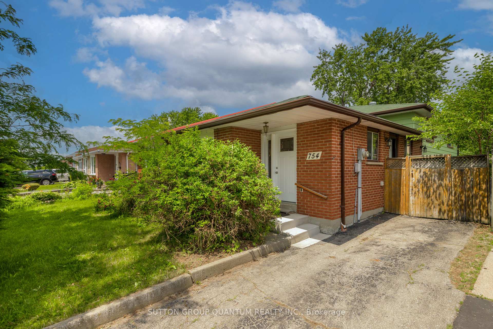 Photo 1 of 754 Eaglemount Crescent, Mississauga, Erindale — HOMEH