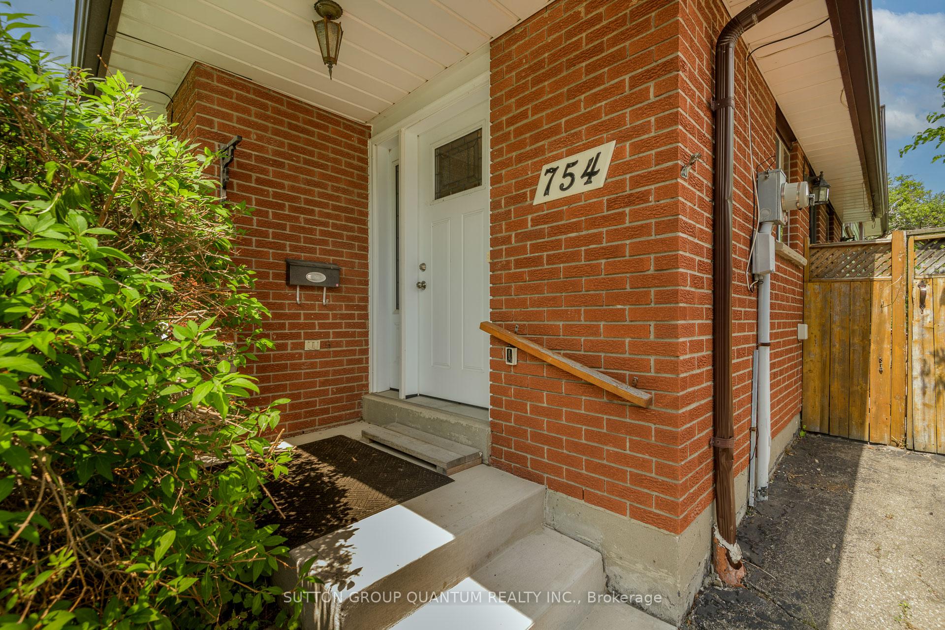 Photo 4 of 754 Eaglemount Crescent, Mississauga, Erindale — HOMEH