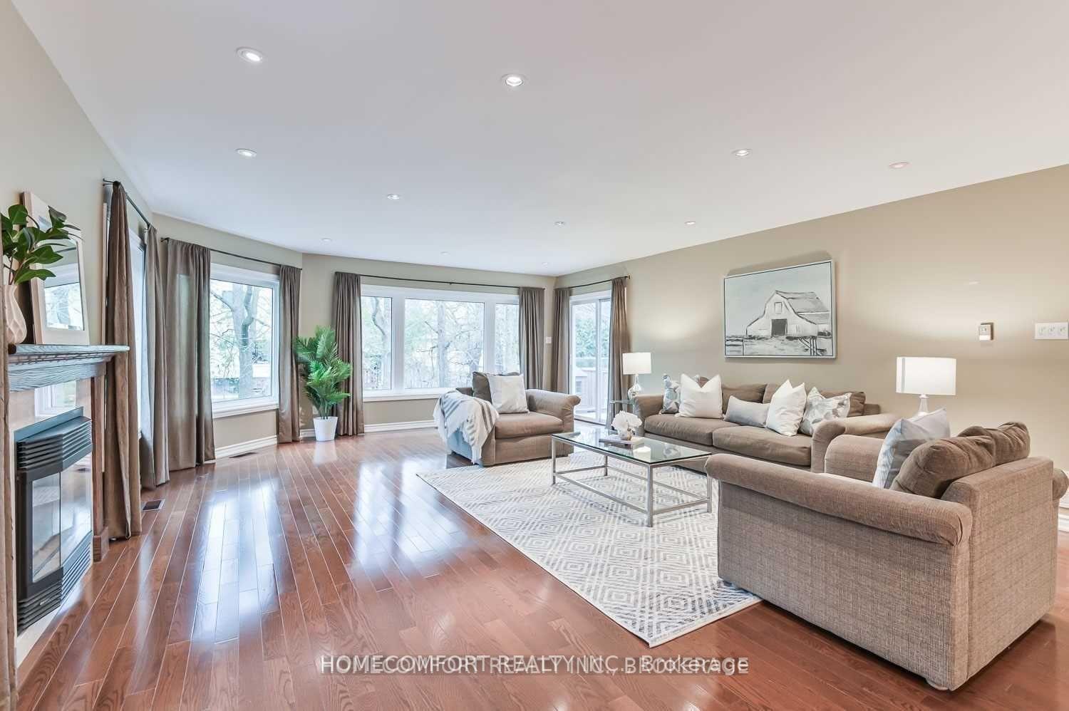 Photo 4 of 19 Pomander Road, Markham, Unionville — HOMEH