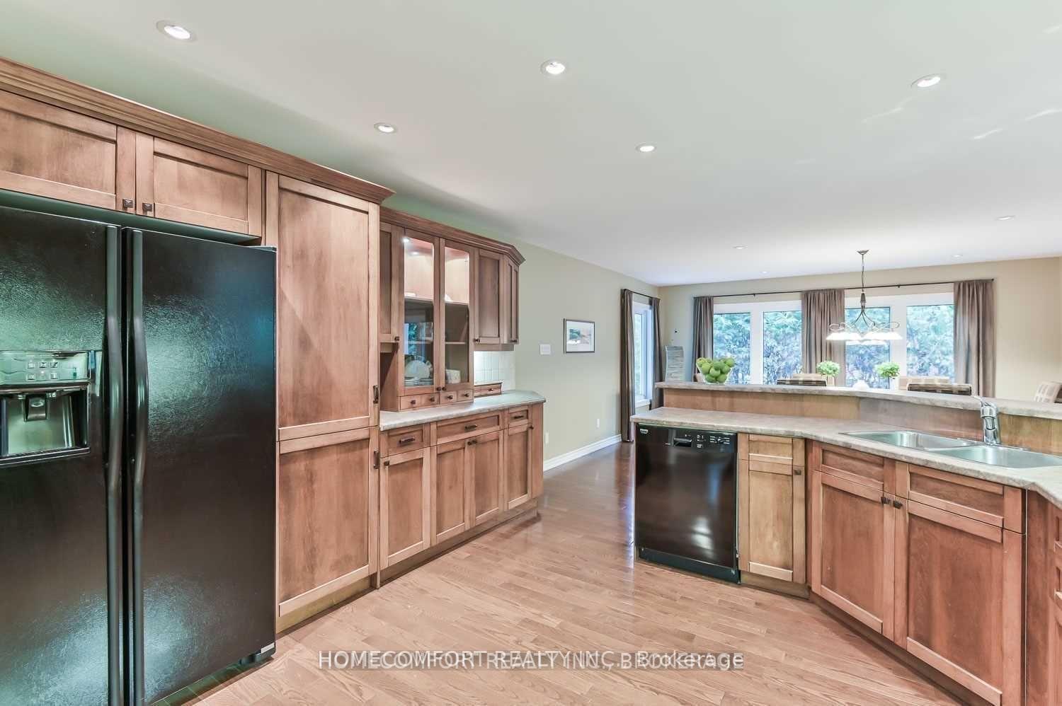Photo 6 of 19 Pomander Road, Markham, Unionville — HOMEH