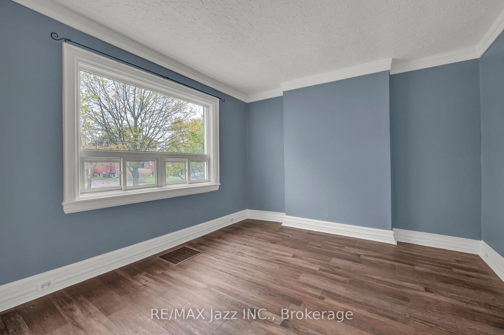 Photo 4 of 636 Carnegie Avenue, Oshawa, O'Neill — HOMEH