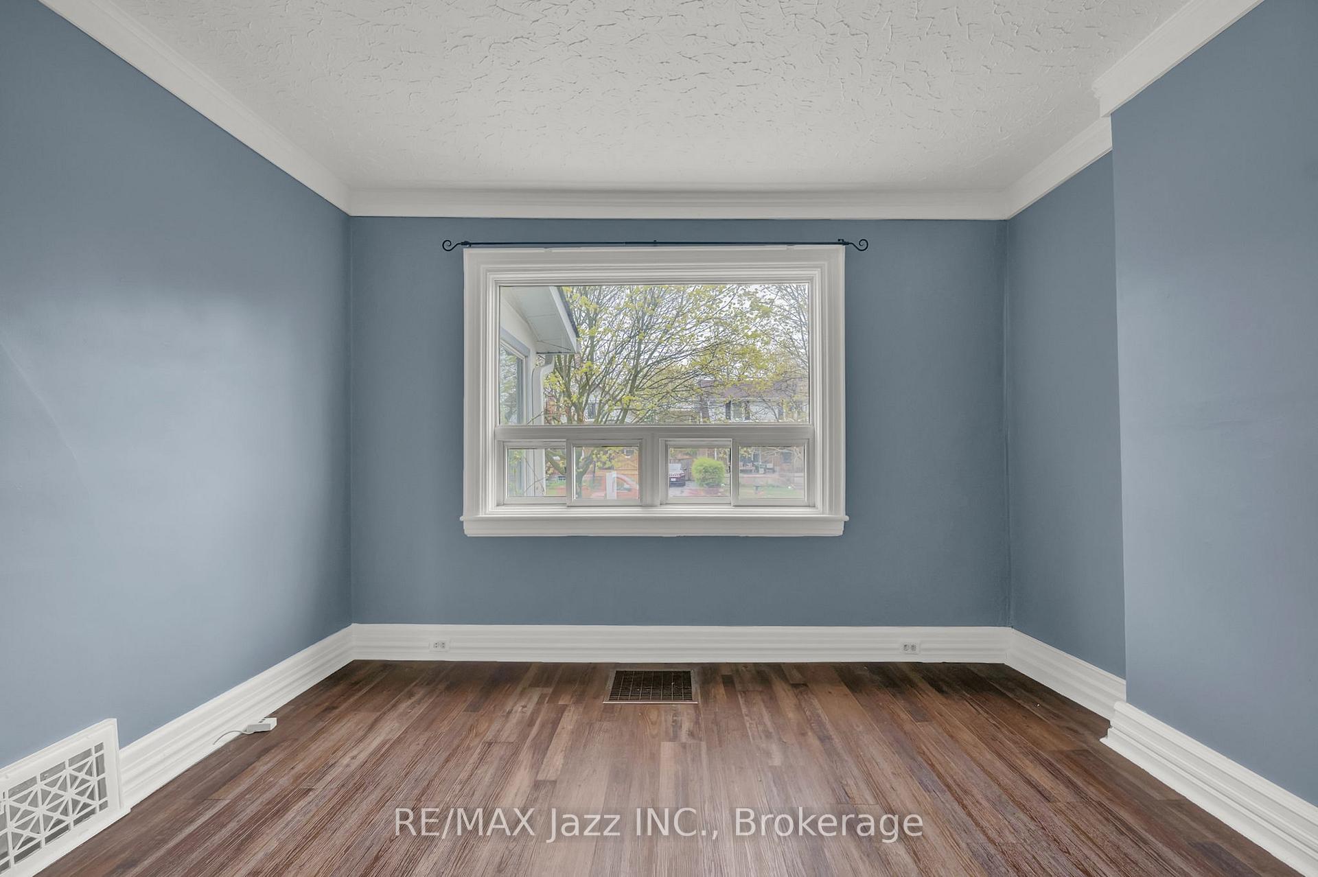Photo 6 of 636 Carnegie Avenue, Oshawa, O'Neill — HOMEH