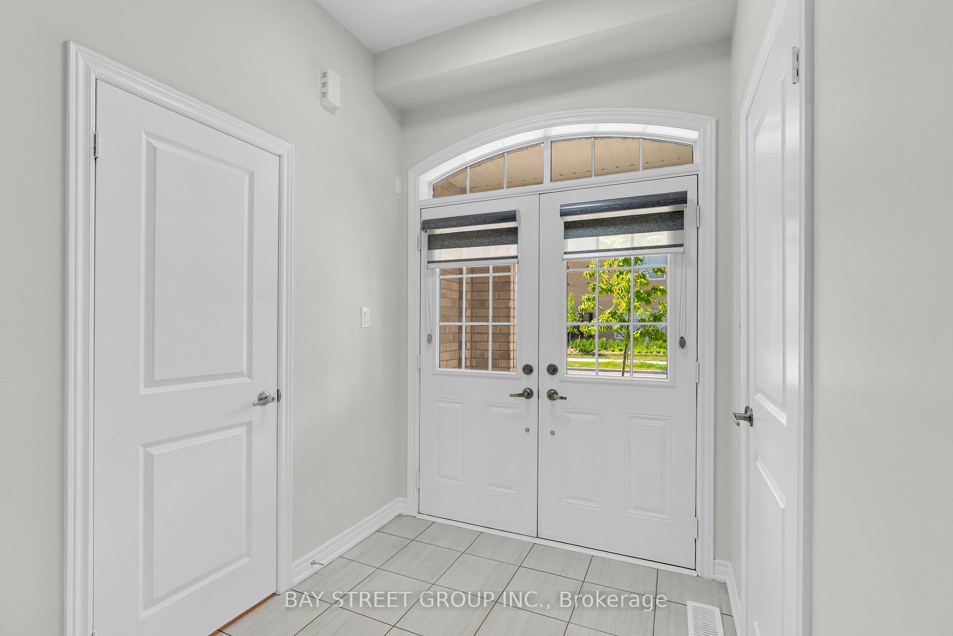 Photo 3 of 221 Clockwork Drive, Brampton, Northwest Brampton — HOMEH