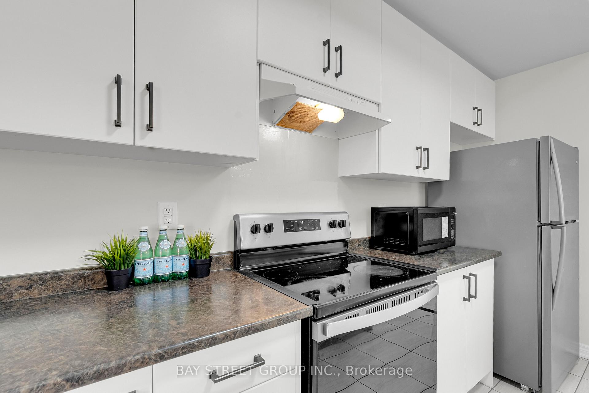 Photo 8 of 221 Clockwork Drive, Brampton, Northwest Brampton — HOMEH