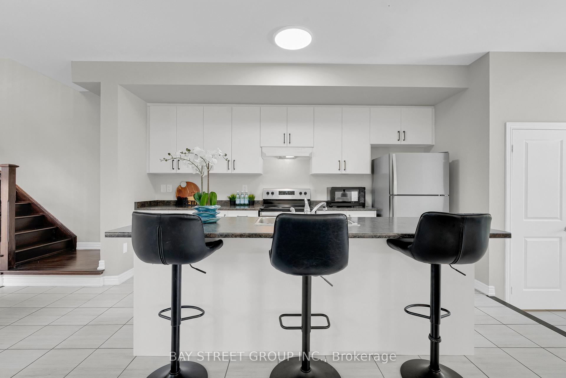 Photo 10 of 221 Clockwork Drive, Brampton, Northwest Brampton — HOMEH