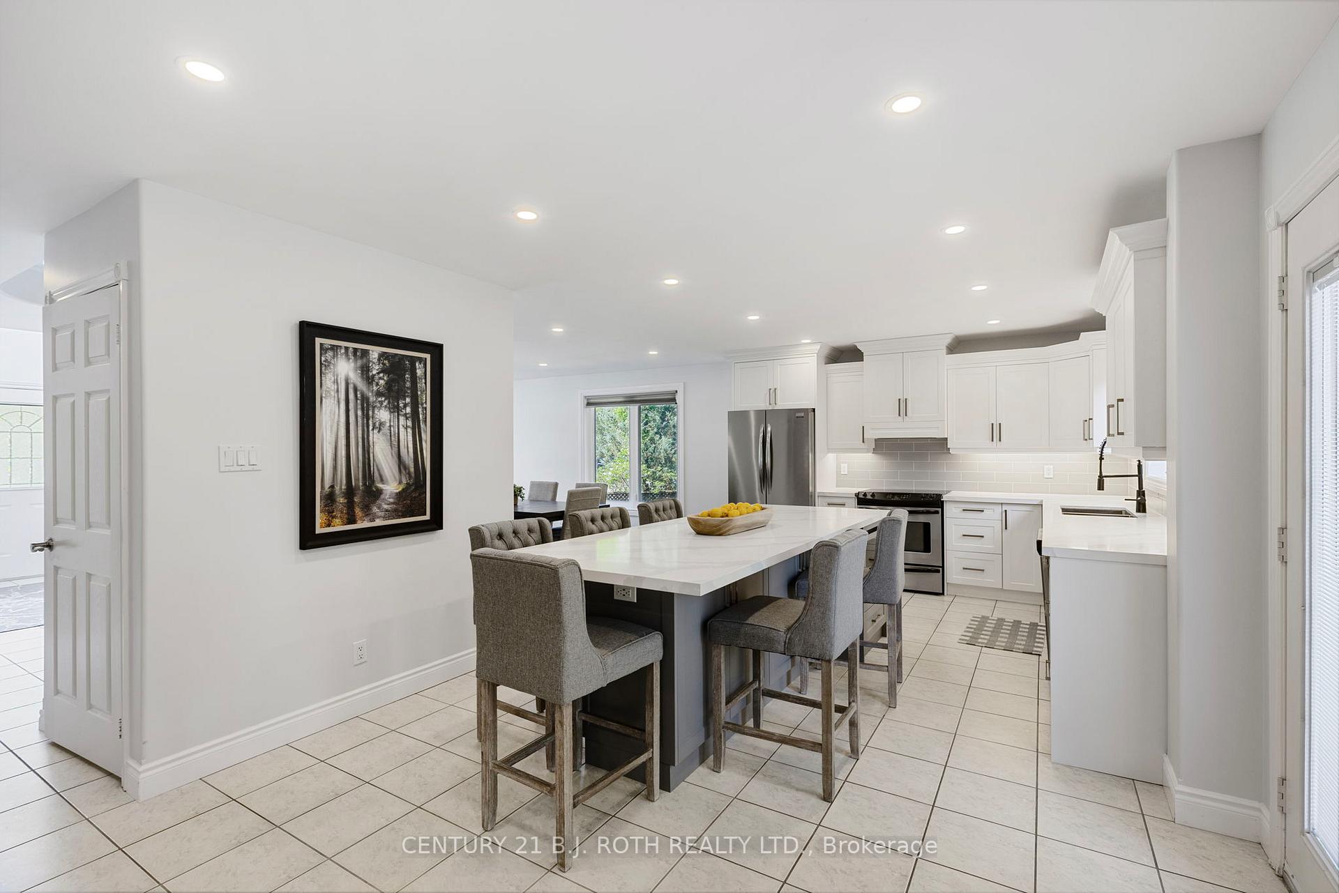 Photo 11 of 48 Crimson Ridge Road, Barrie, Bayshore — HOMEH