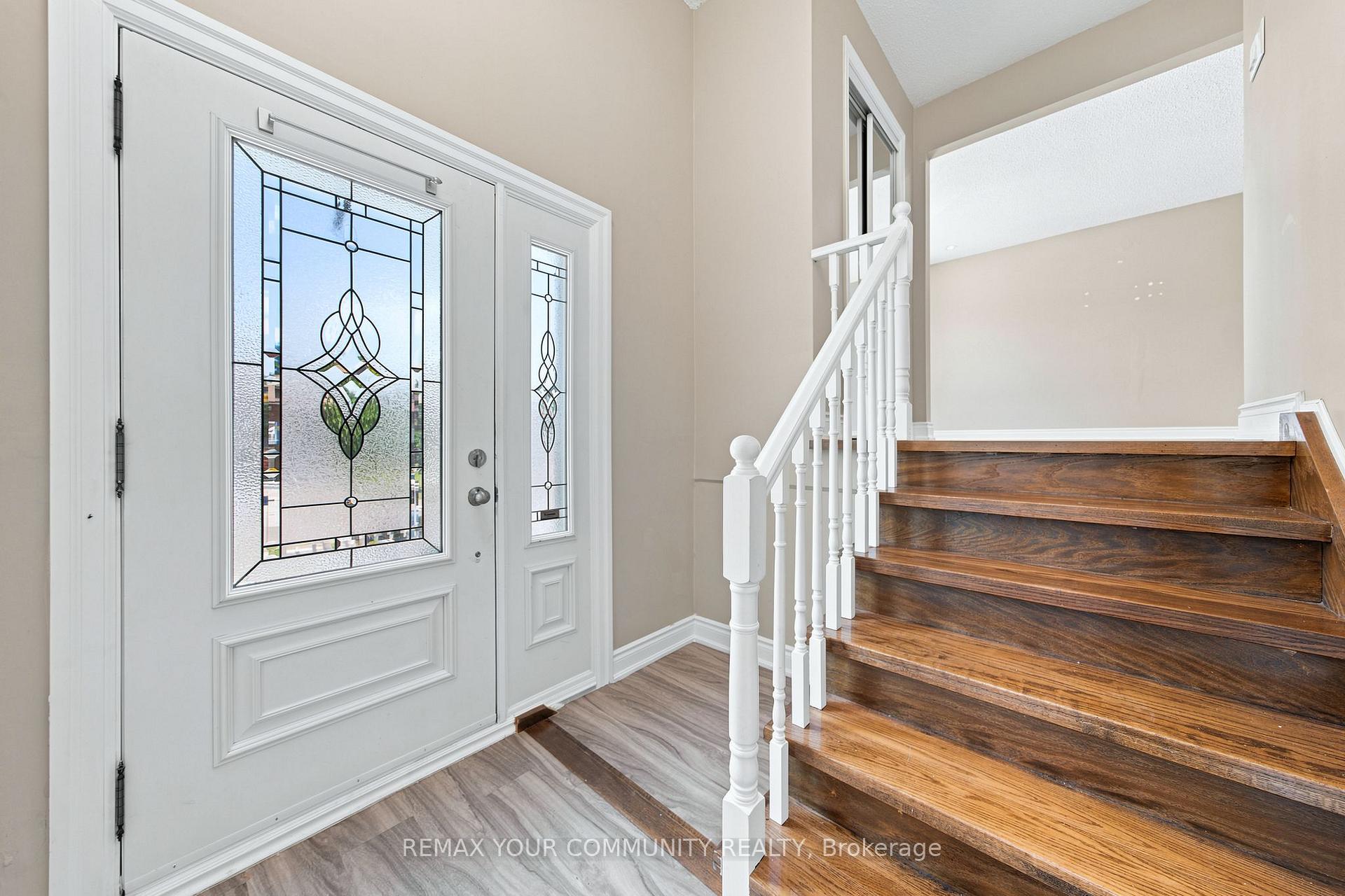 Photo 3 of Unit Upper, 36 Roseville Drive, Brampton, Brampton South — HOMEH