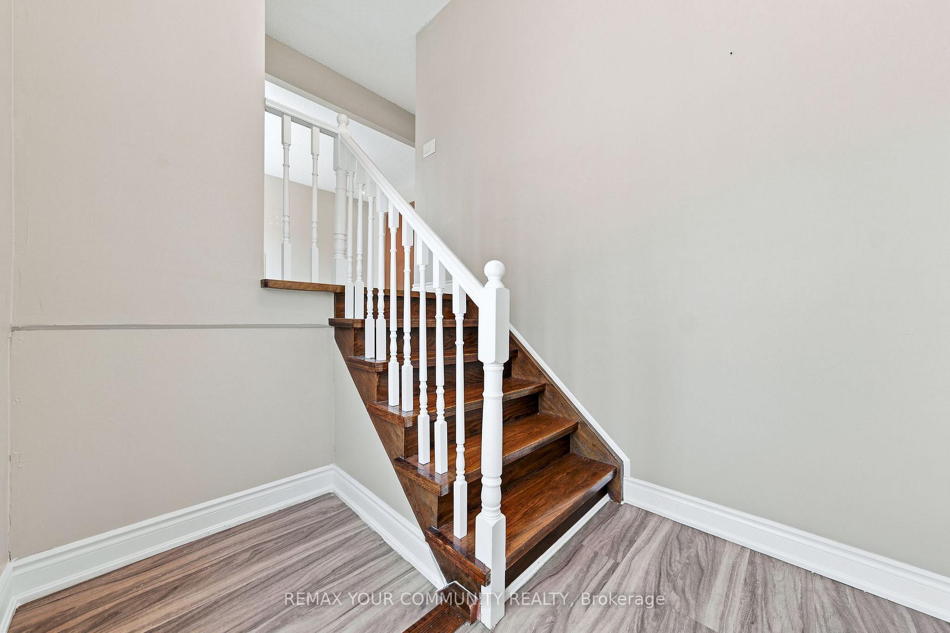 Photo 4 of Unit Upper, 36 Roseville Drive, Brampton, Brampton South — HOMEH