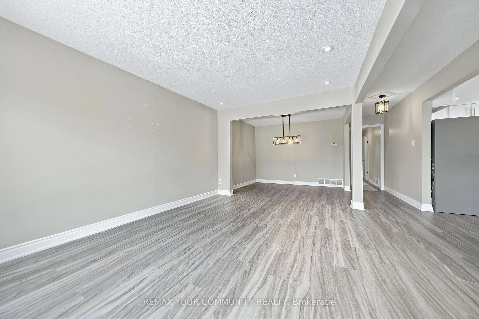 Photo 5 of Unit Upper, 36 Roseville Drive, Brampton, Brampton South — HOMEH