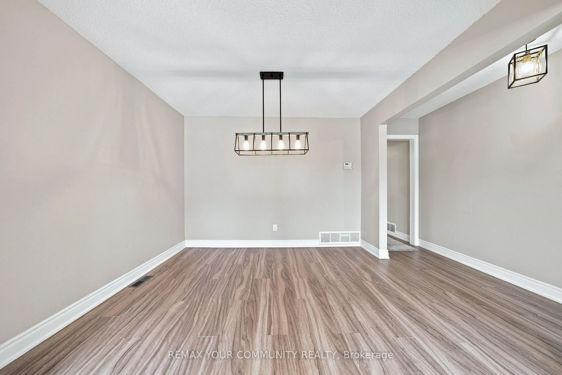 Photo 9 of Unit Upper, 36 Roseville Drive, Brampton, Brampton South — HOMEH
