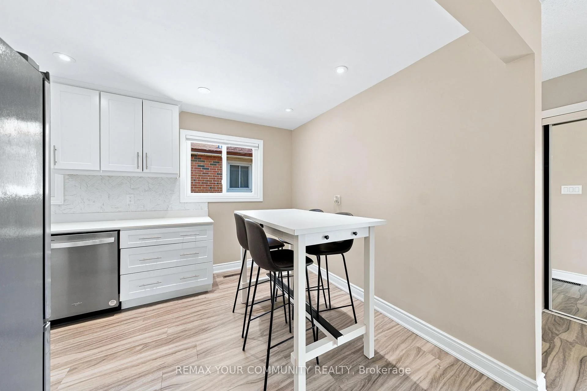 Photo 13 of Unit Upper, 36 Roseville Drive, Brampton, Brampton South — HOMEH