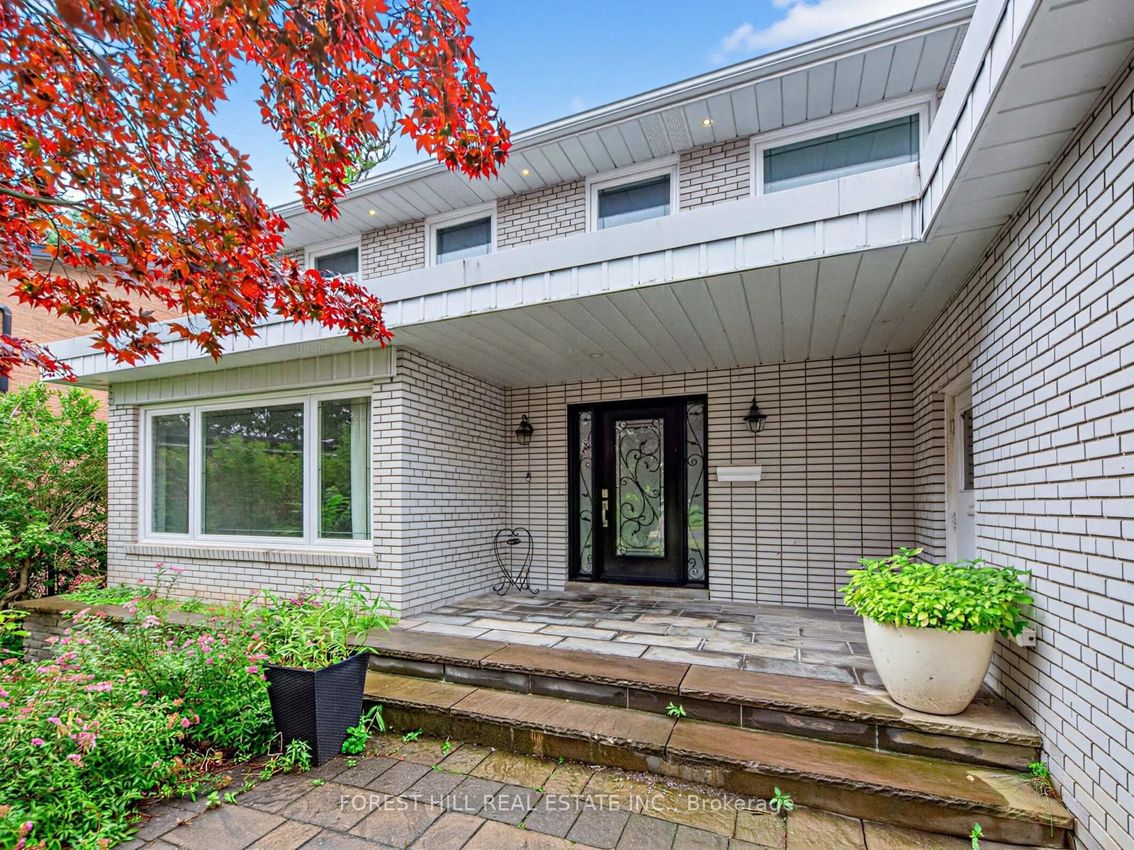 Photo 3 of 33 Warlock Crescent, North York, Bayview Woods-Steeles — HOMEH
