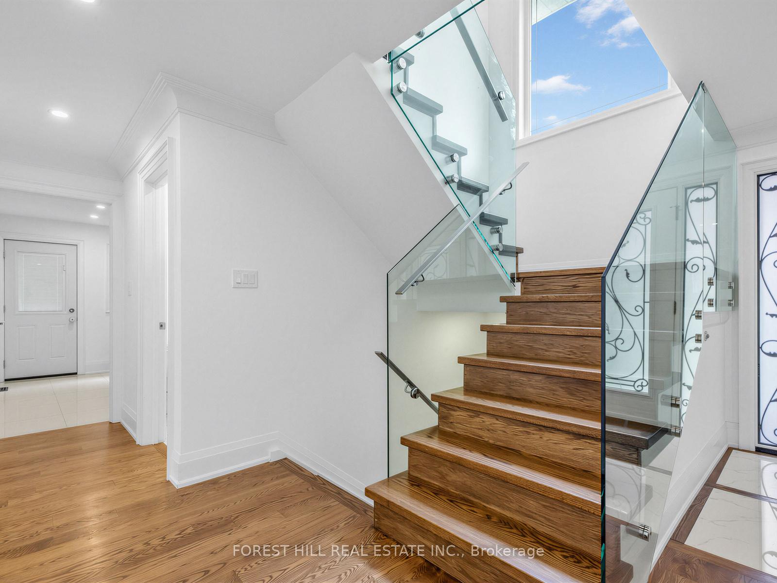 Photo 15 of 33 Warlock Crescent, North York, Bayview Woods-Steeles — HOMEH