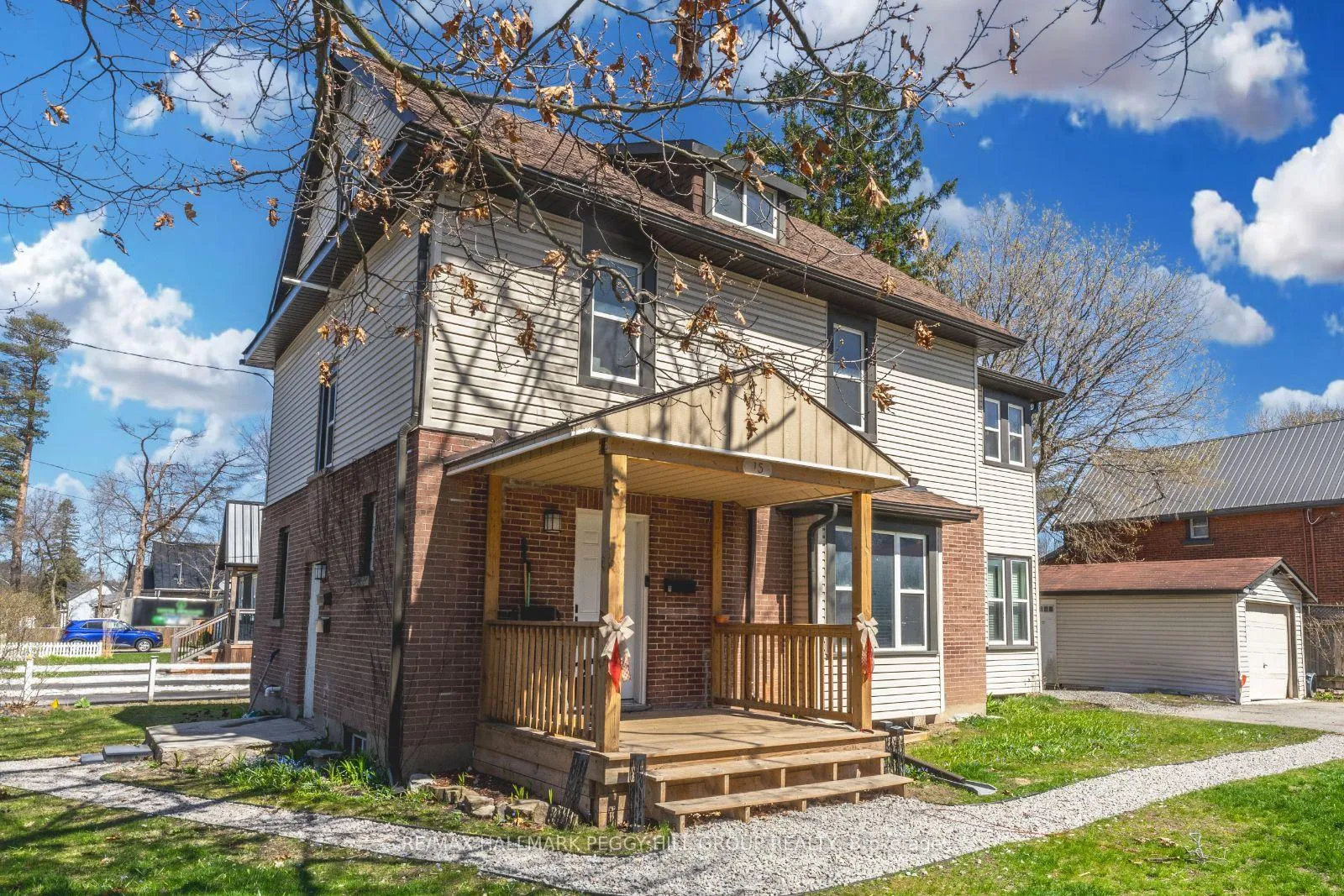 Front of 15 Frances Street N