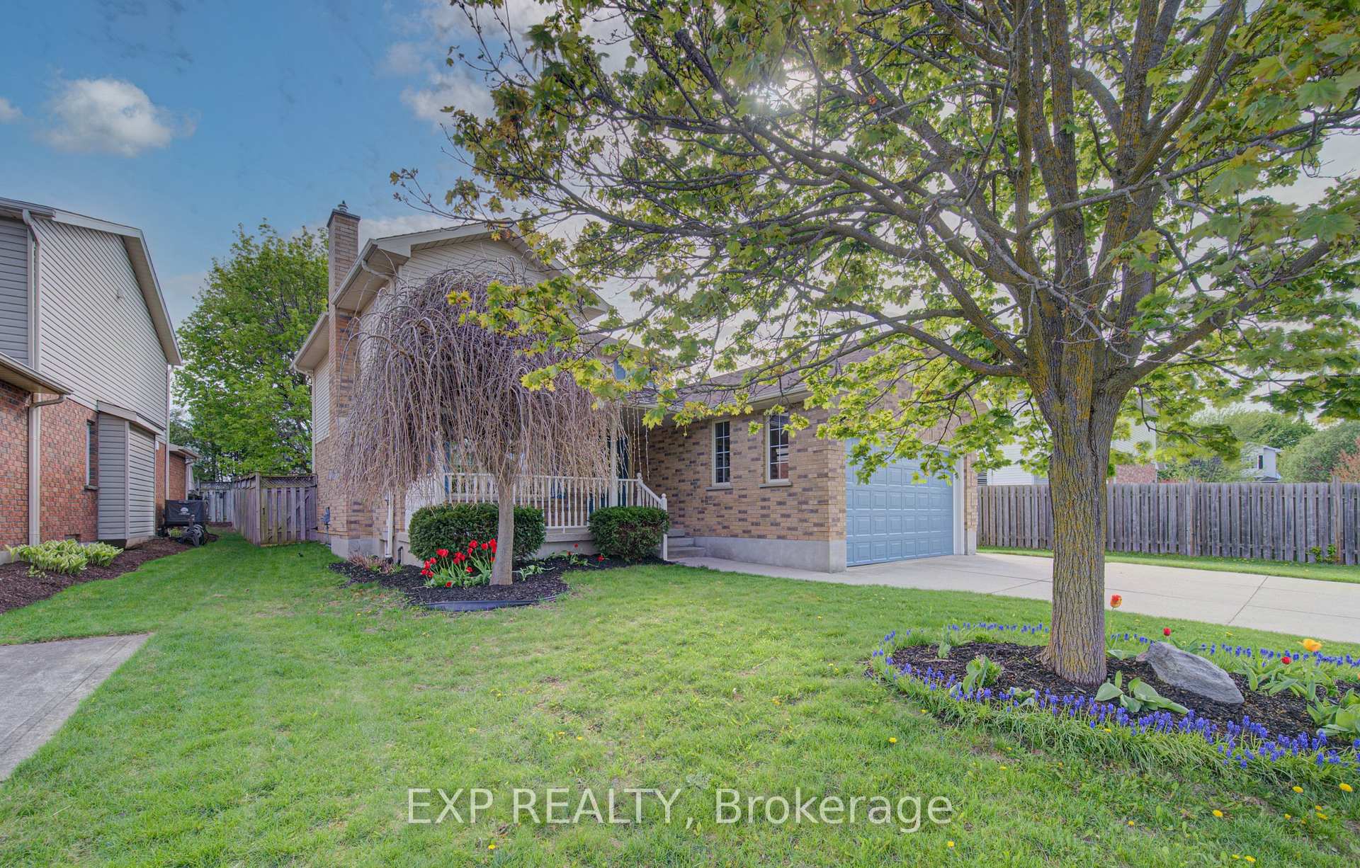 Photo 2 of 225 Dartmoor Crescent, Waterloo, Bridgeport — HOMEH