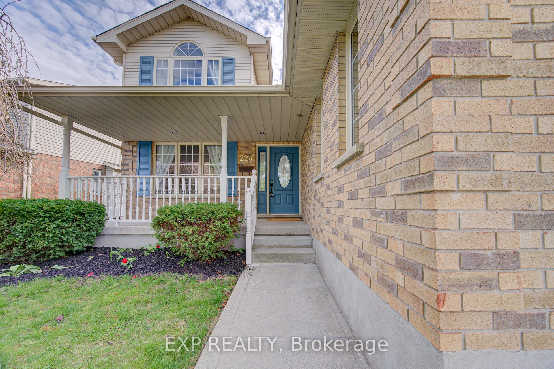 Photo 3 of 225 Dartmoor Crescent, Waterloo, Bridgeport — HOMEH