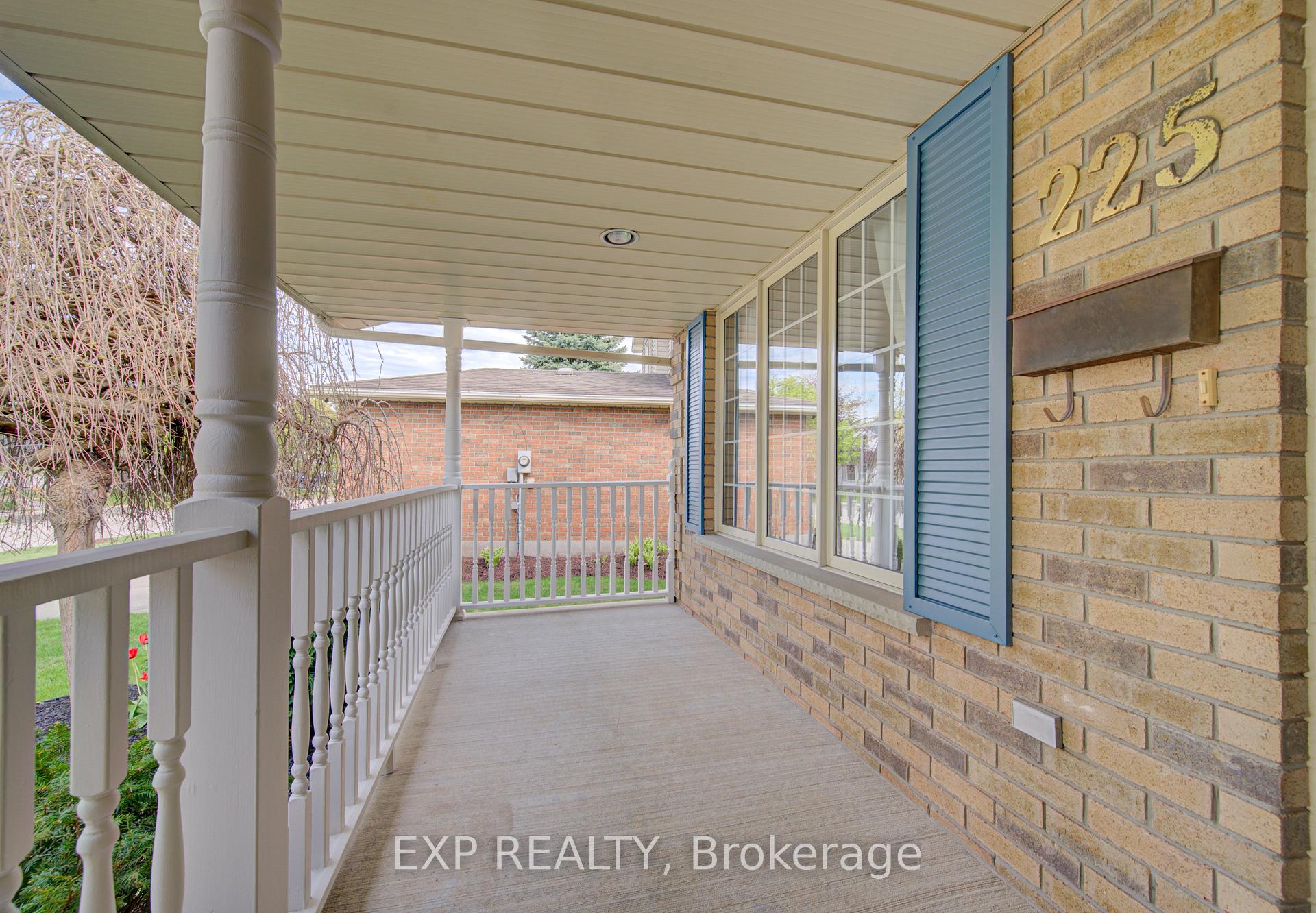Photo 4 of 225 Dartmoor Crescent, Waterloo, Bridgeport — HOMEH