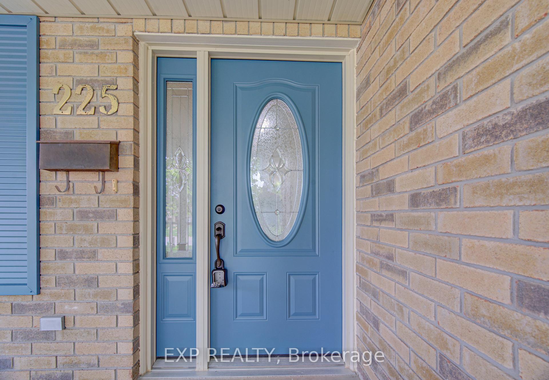 Photo 5 of 225 Dartmoor Crescent, Waterloo, Bridgeport — HOMEH