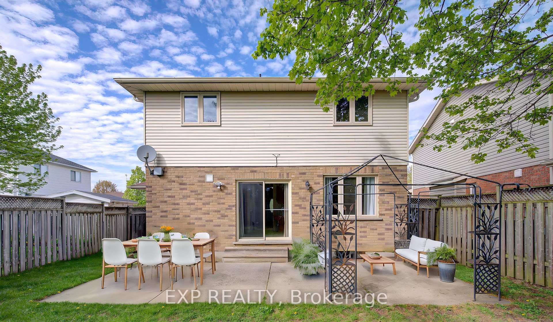 Photo 23 of 225 Dartmoor Crescent, Waterloo, Bridgeport — HOMEH