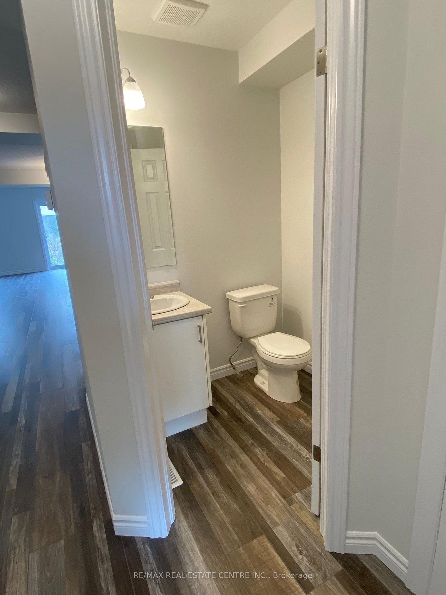 Photo 6 of 3028 Turner Crescent, London, South U — HOMEH