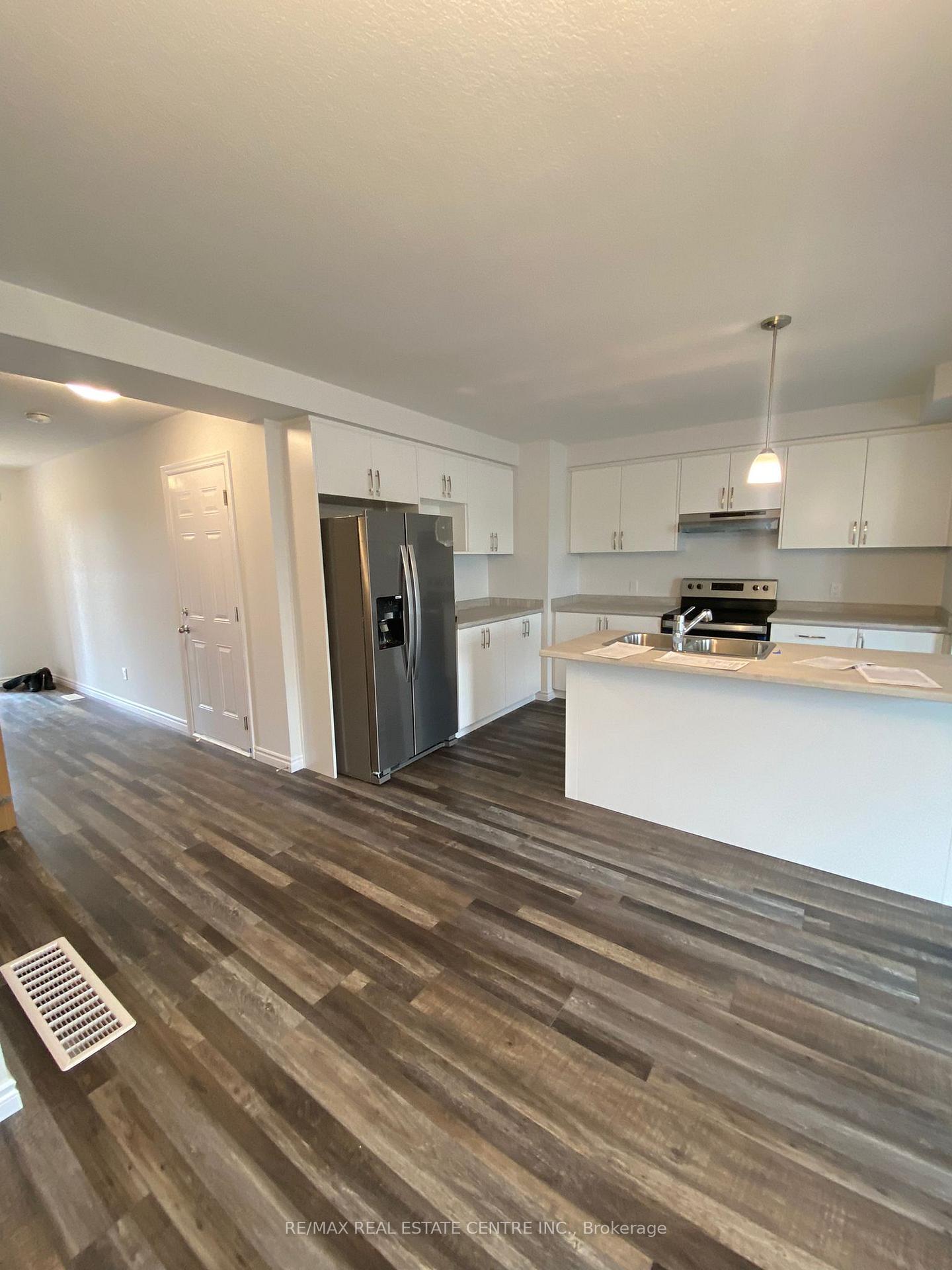 Photo 7 of 3028 Turner Crescent, London, South U — HOMEH