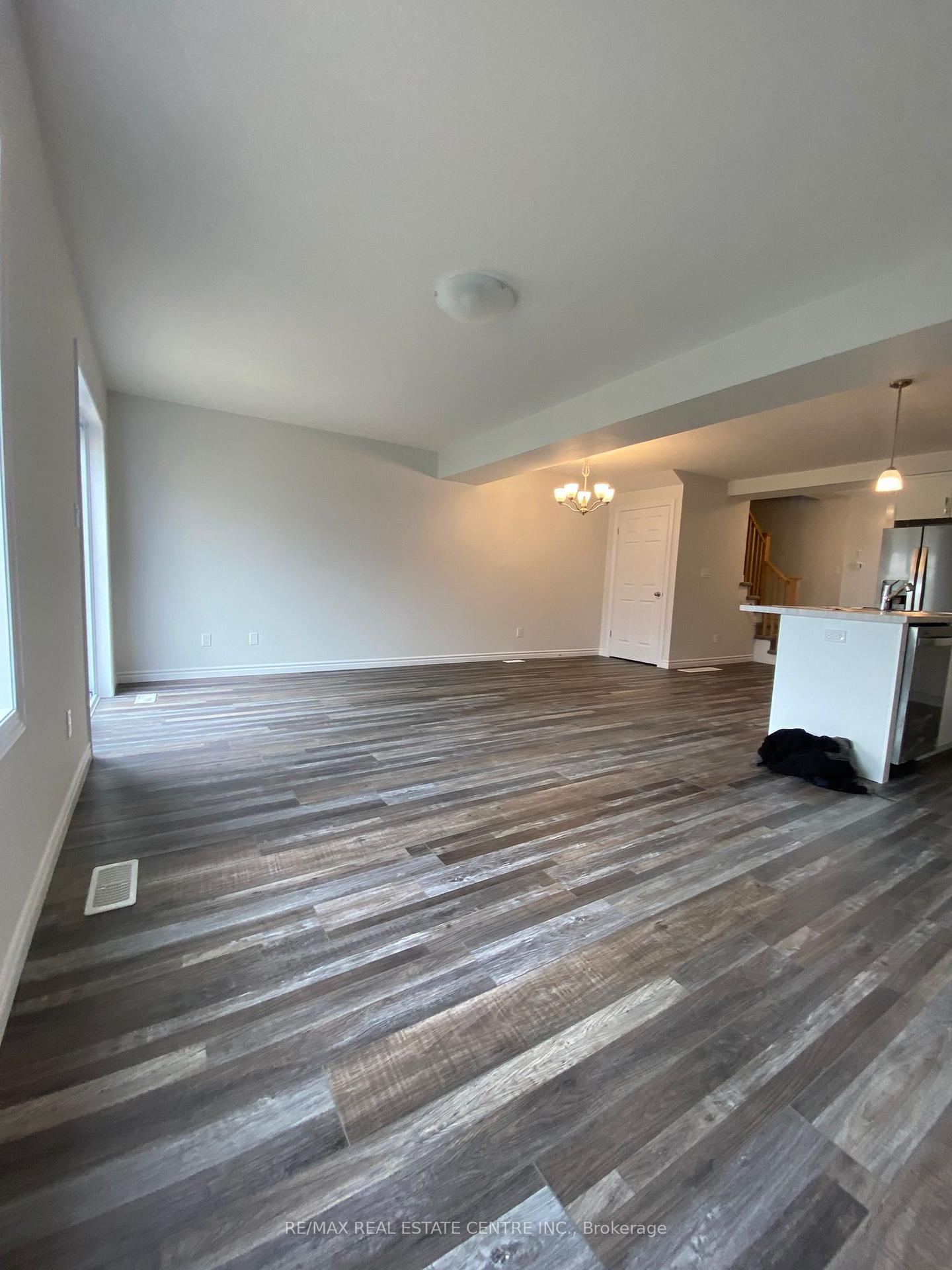 Photo 10 of 3028 Turner Crescent, London, South U — HOMEH