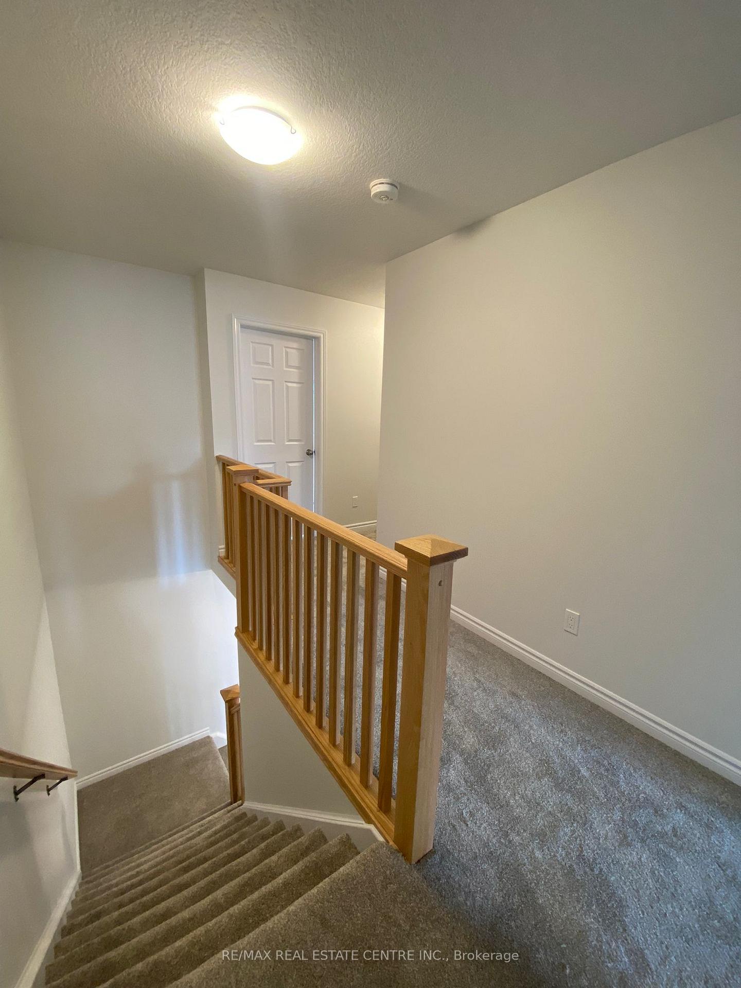 Photo 13 of 3028 Turner Crescent, London, South U — HOMEH