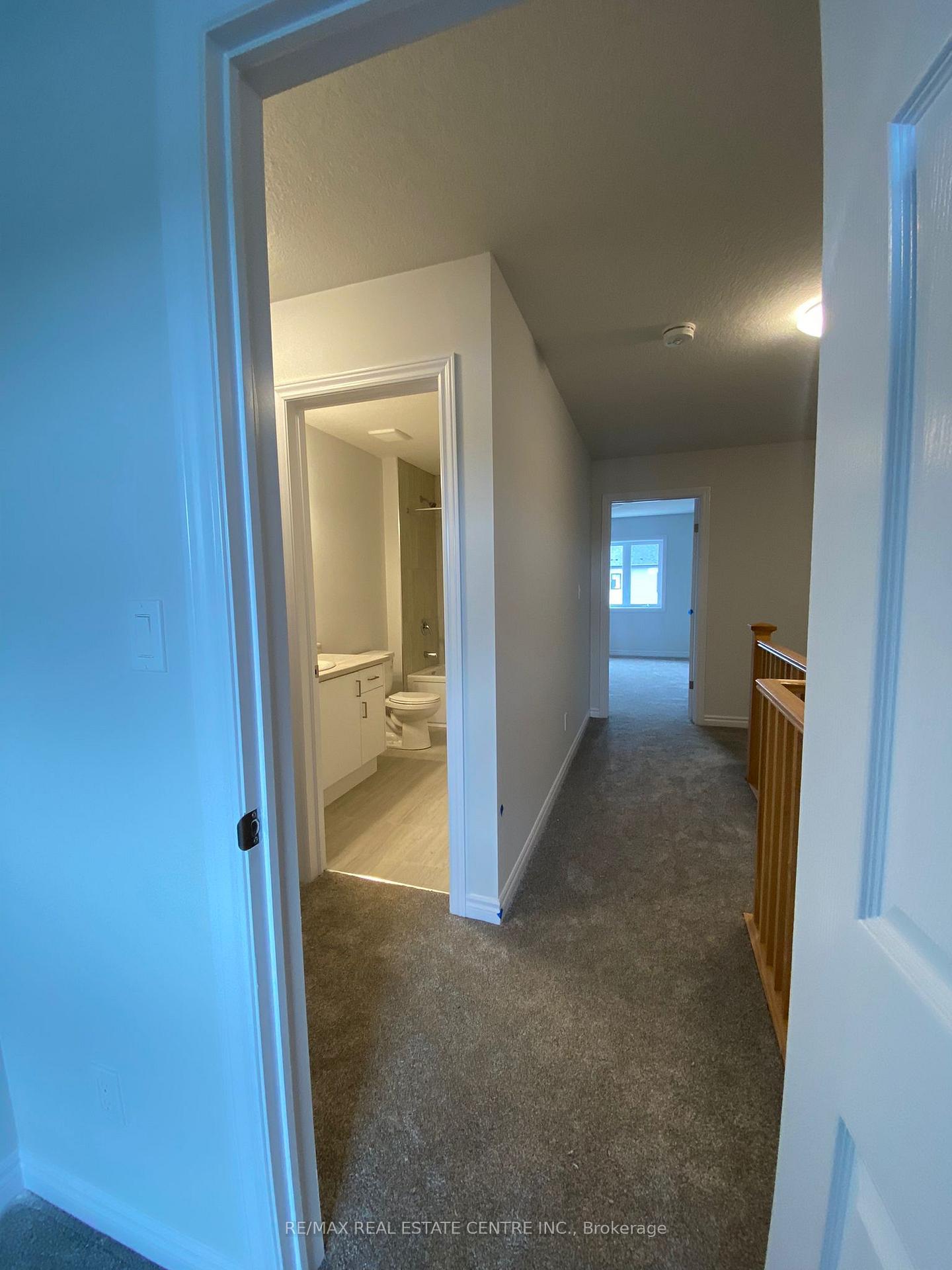Photo 14 of 3028 Turner Crescent, London, South U — HOMEH