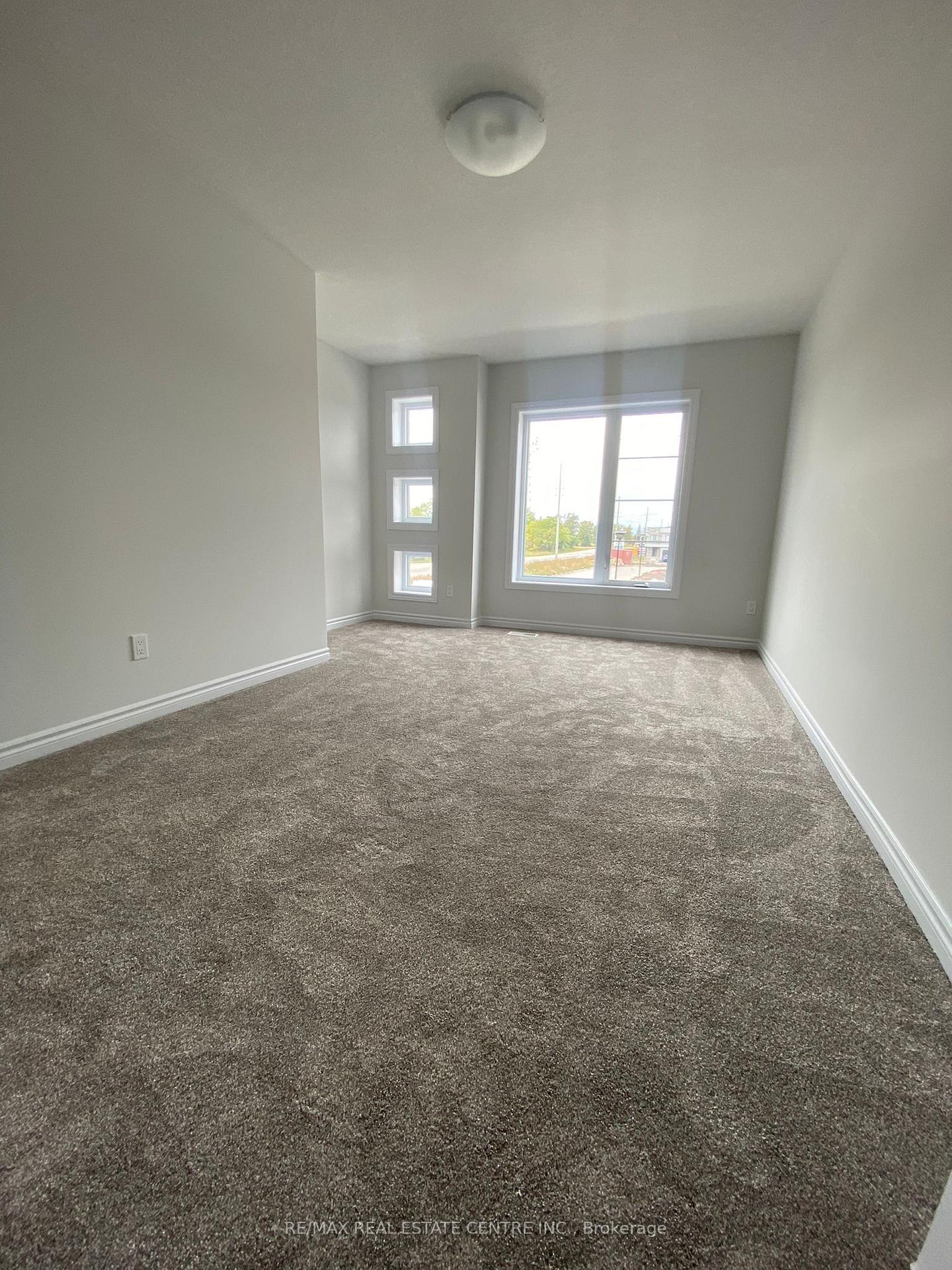 Photo 18 of 3028 Turner Crescent, London, South U — HOMEH