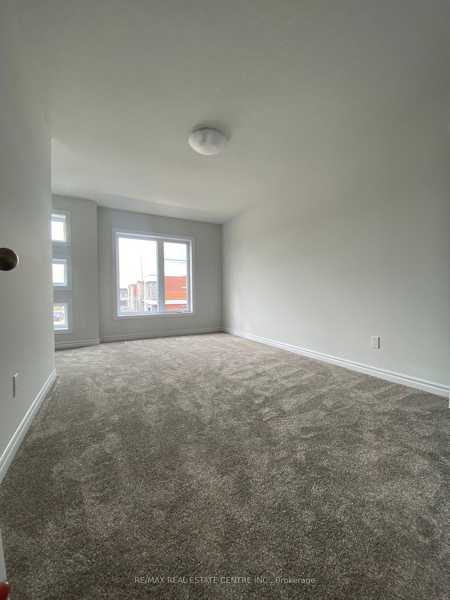 Photo 19 of 3028 Turner Crescent, London, South U — HOMEH