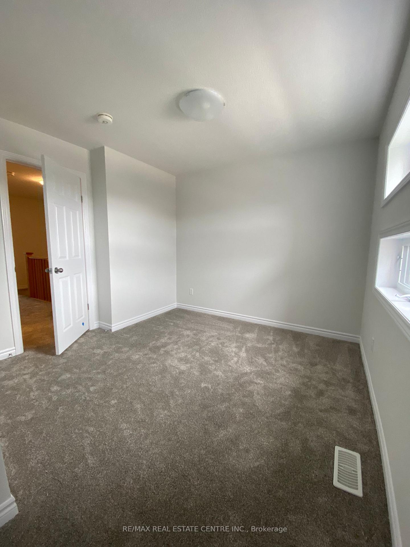 Photo 23 of 3028 Turner Crescent, London, South U — HOMEH