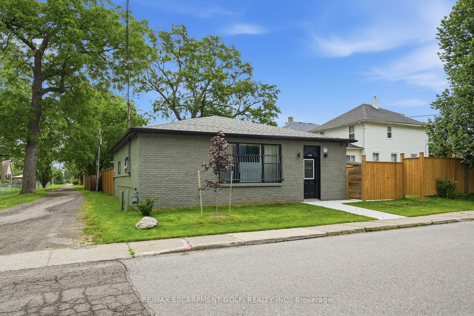 Photo 2 of 5196 Fourth Avenue, Niagara Falls, Cherrywood — HOMEH