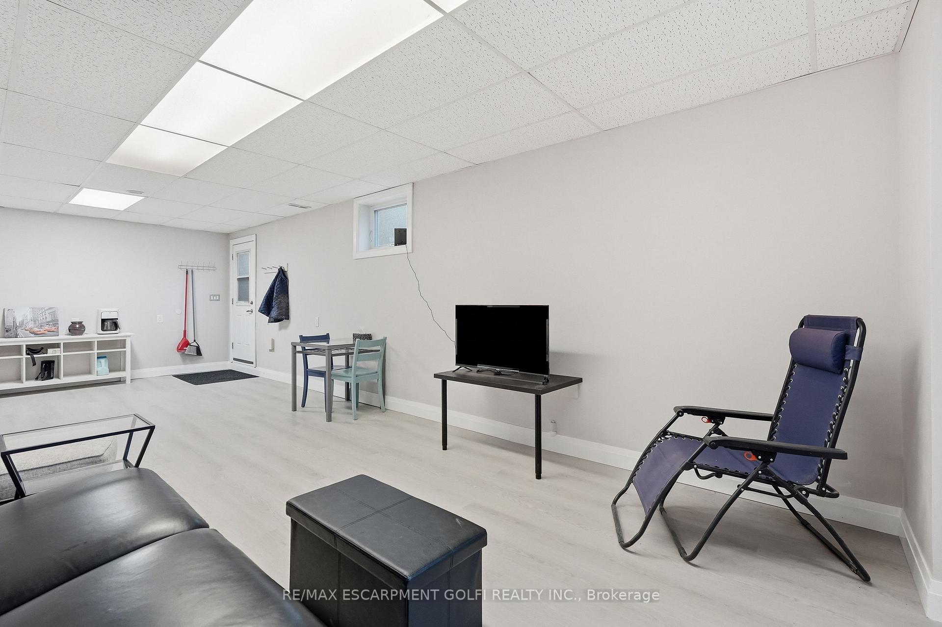 Photo 6 of 5196 Fourth Avenue, Niagara Falls, Cherrywood — HOMEH