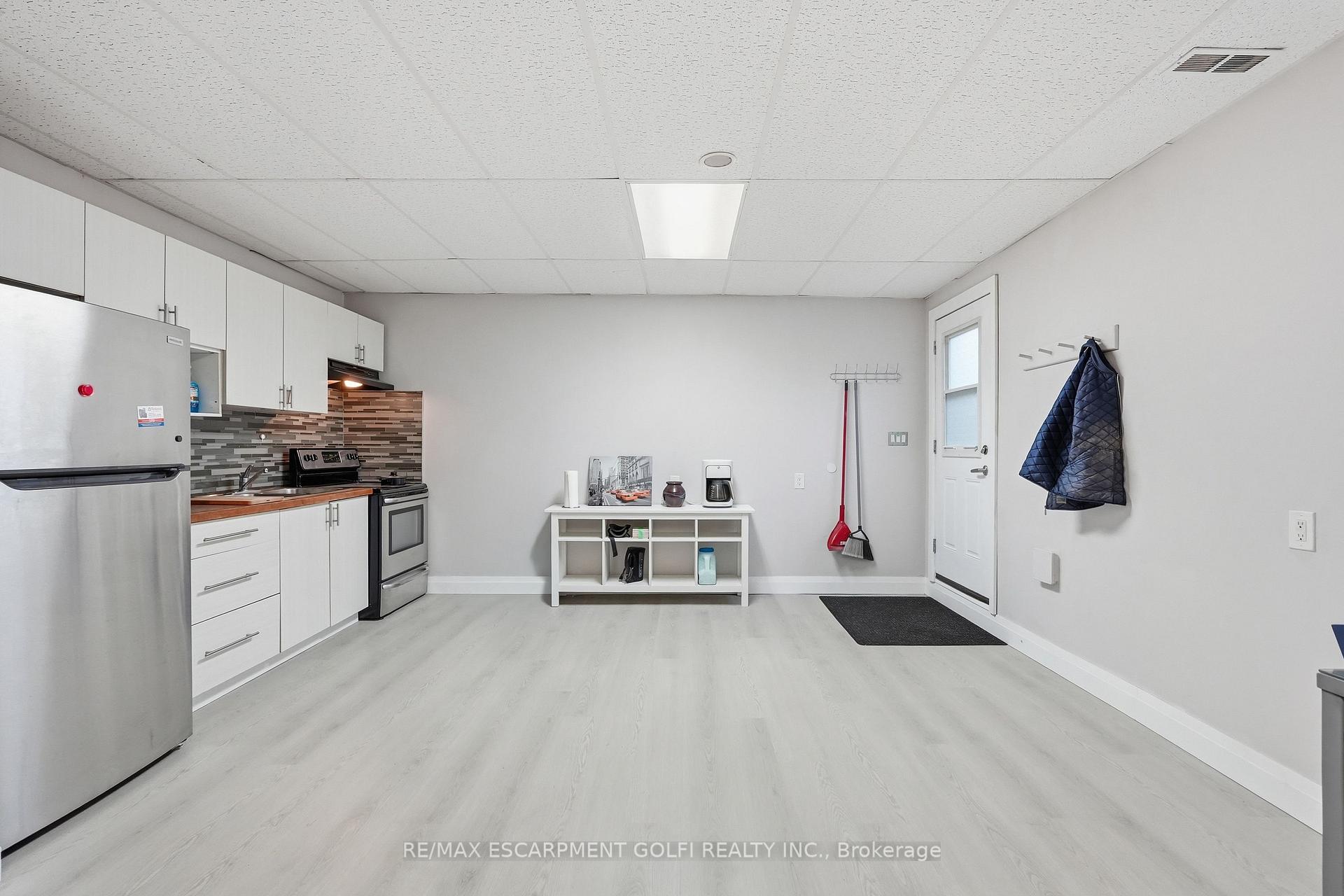 Photo 12 of 5196 Fourth Avenue, Niagara Falls, Cherrywood — HOMEH