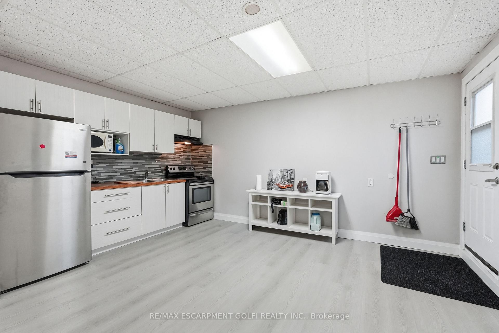 Photo 13 of 5196 Fourth Avenue, Niagara Falls, Cherrywood — HOMEH