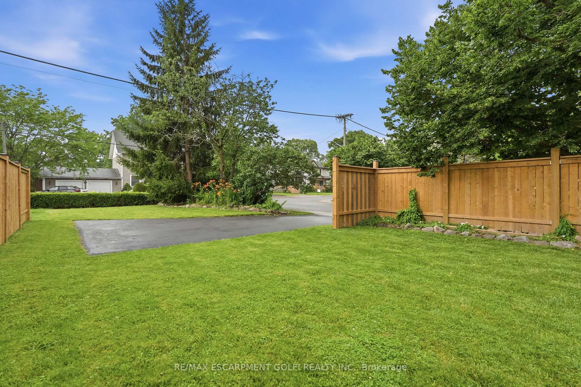 Photo 33 of 5196 Fourth Avenue, Niagara Falls, Cherrywood — HOMEH