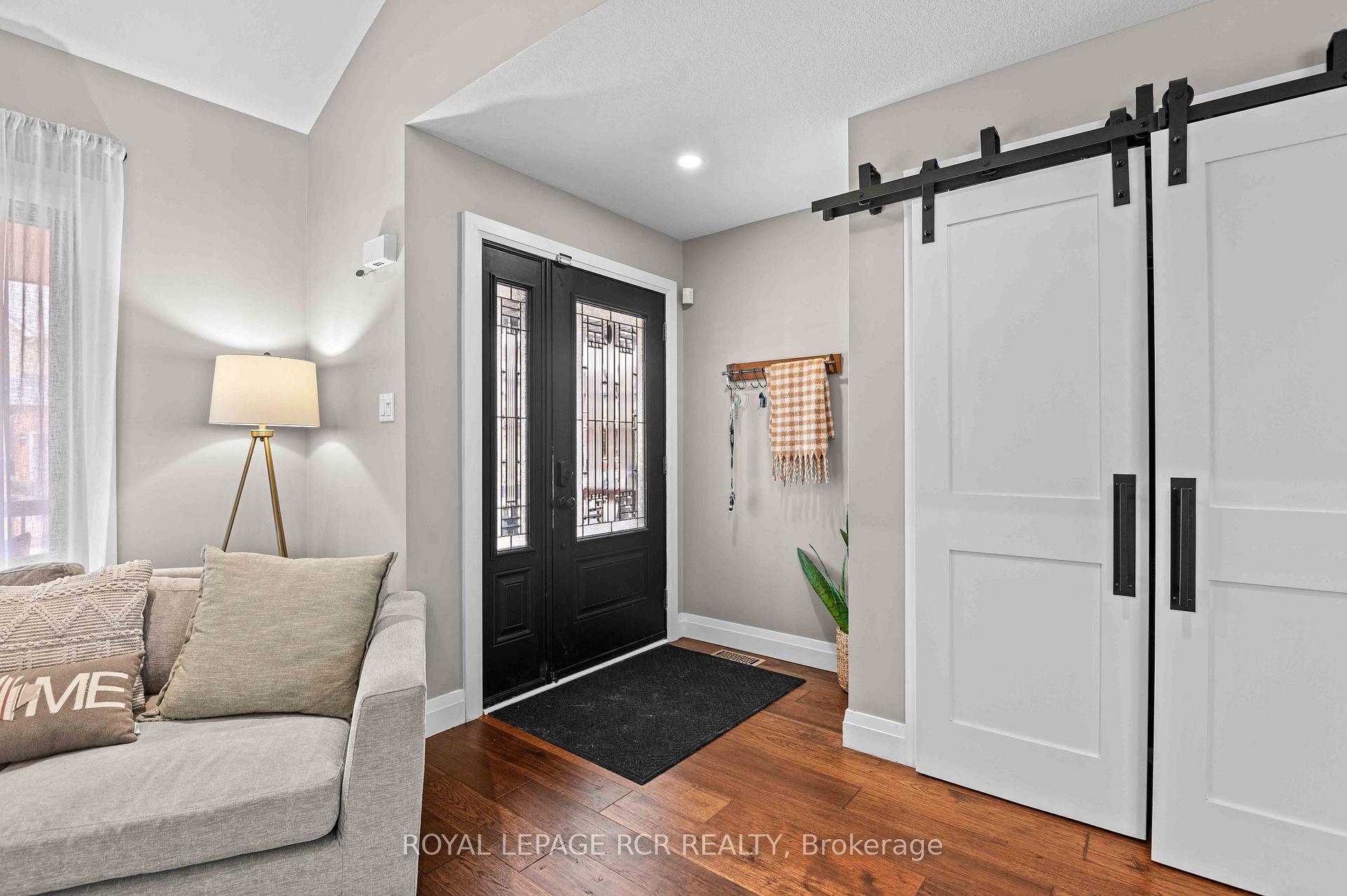 Photo 3 of 118 Oak Ridge Drive, Orangeville — HOMEH