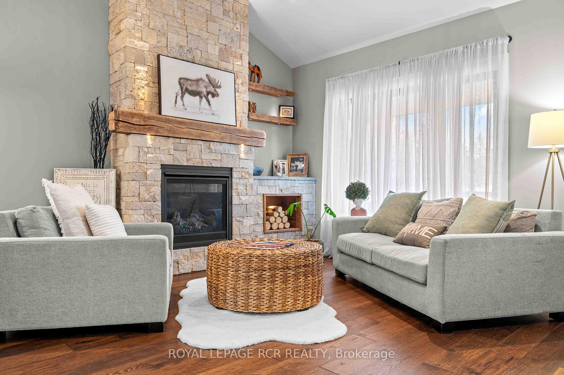 Photo 5 of 118 Oak Ridge Drive, Orangeville — HOMEH