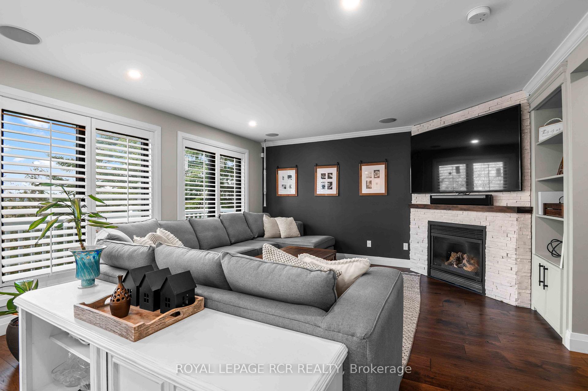 Photo 20 of 118 Oak Ridge Drive, Orangeville — HOMEH