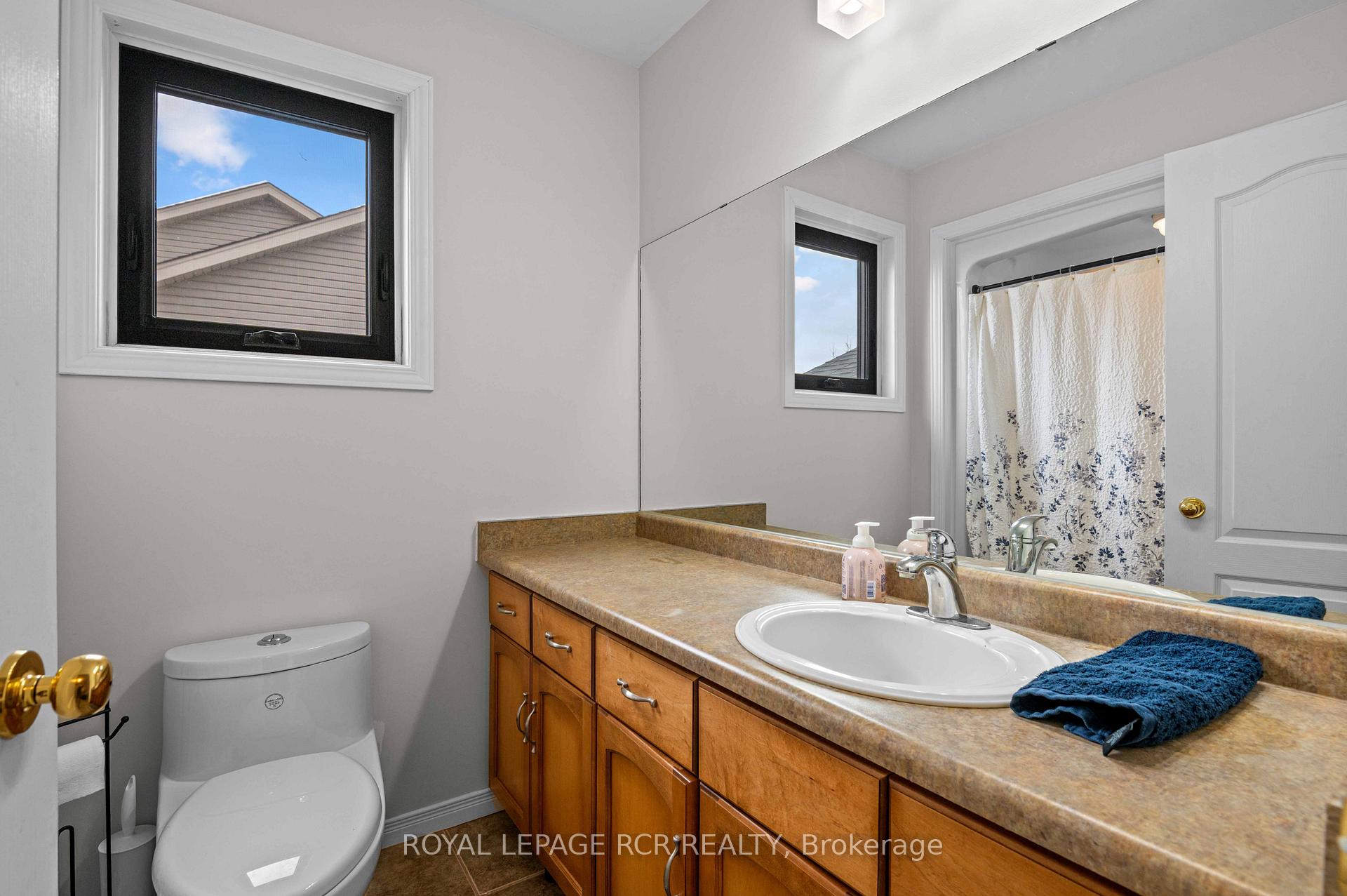 Photo 33 of 118 Oak Ridge Drive, Orangeville — HOMEH